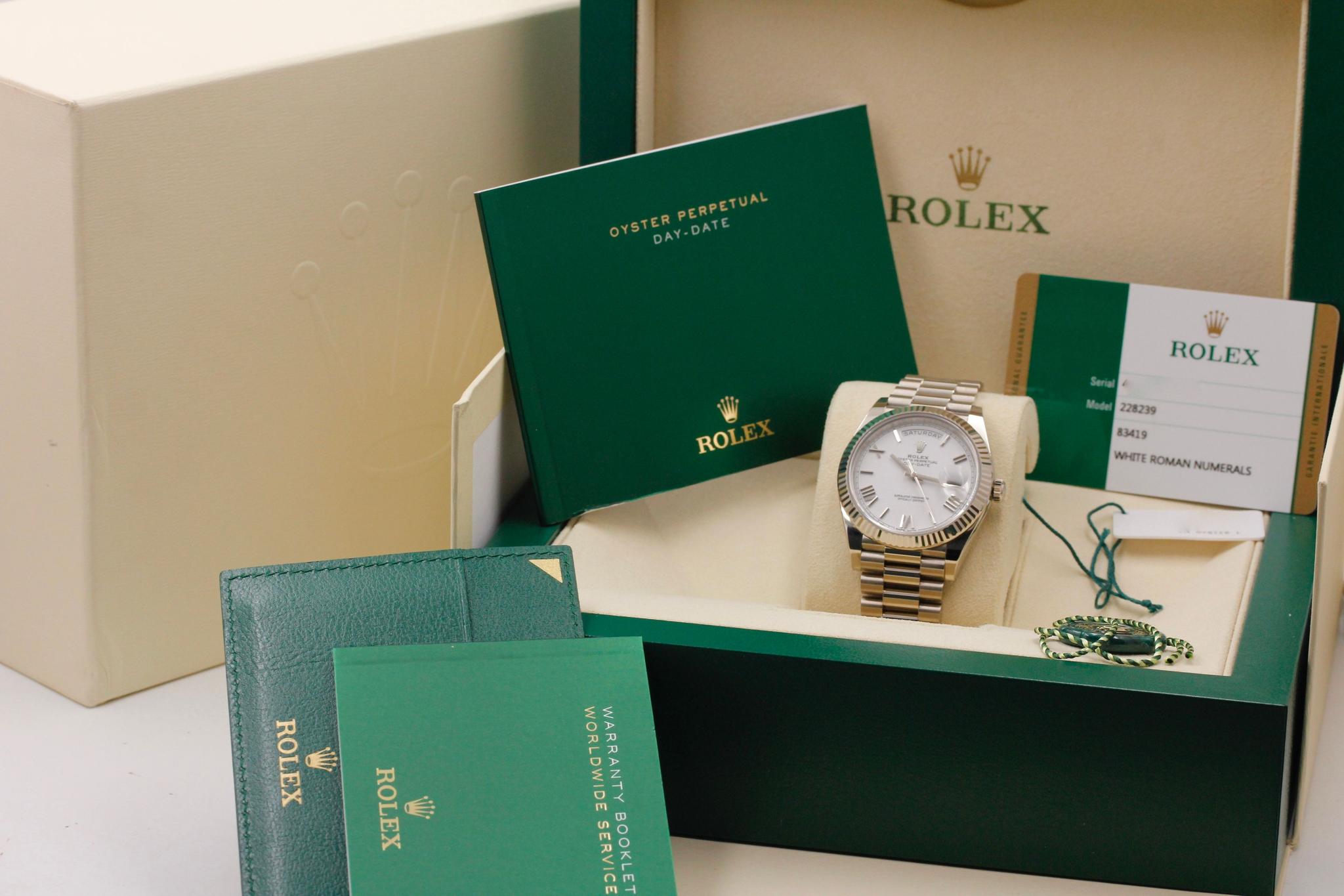 Watch Image 11