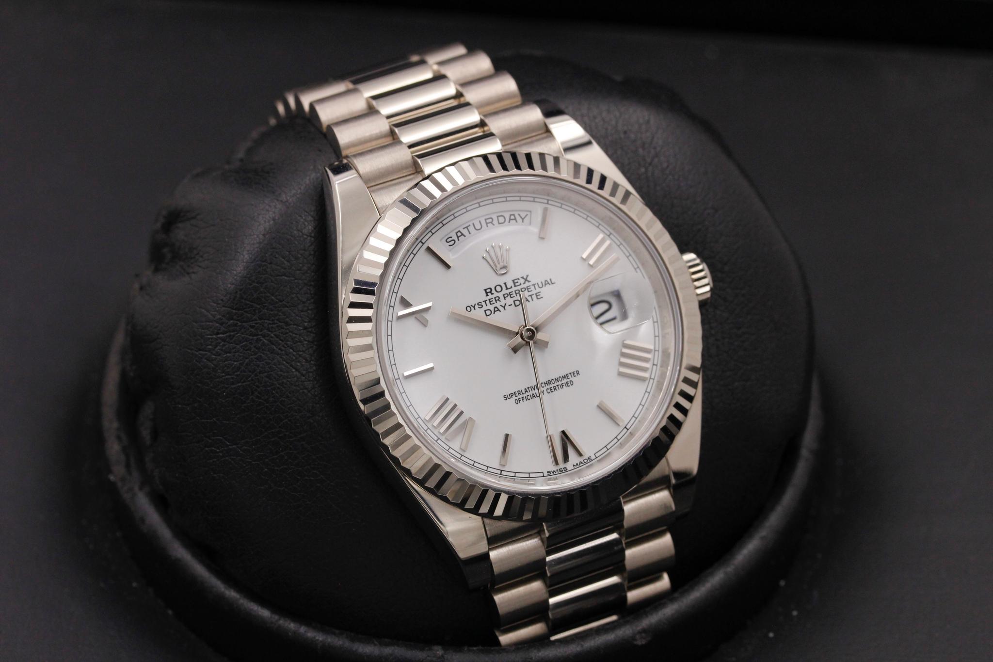 Watch Image 10