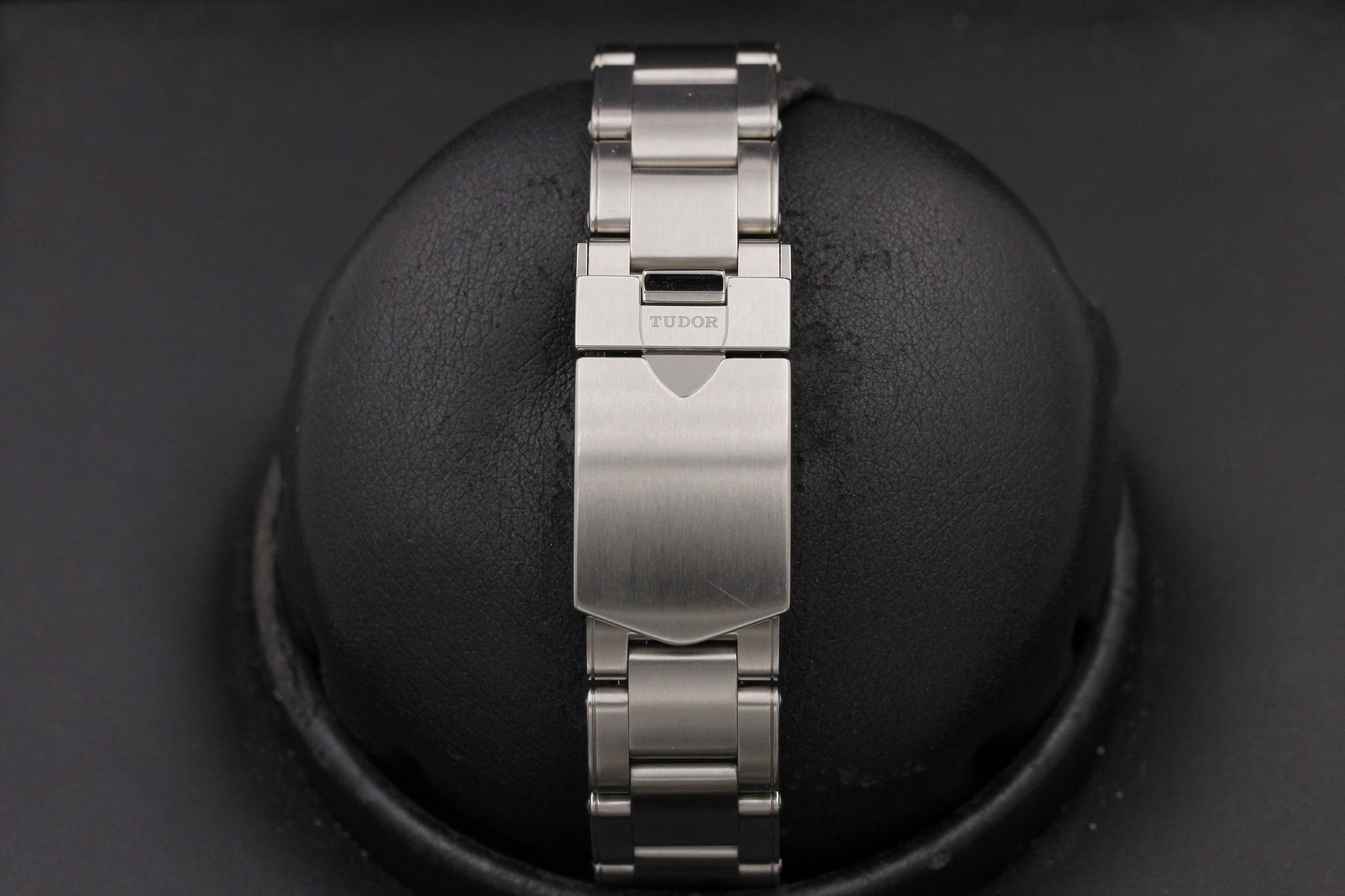 Watch Image 8