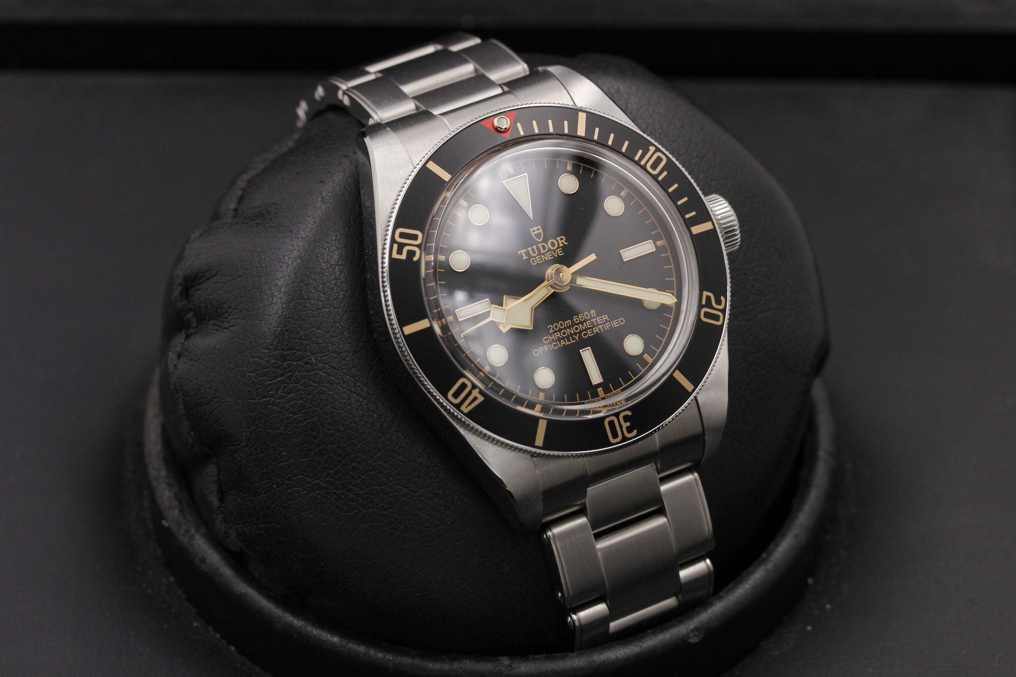 Watch Image 10