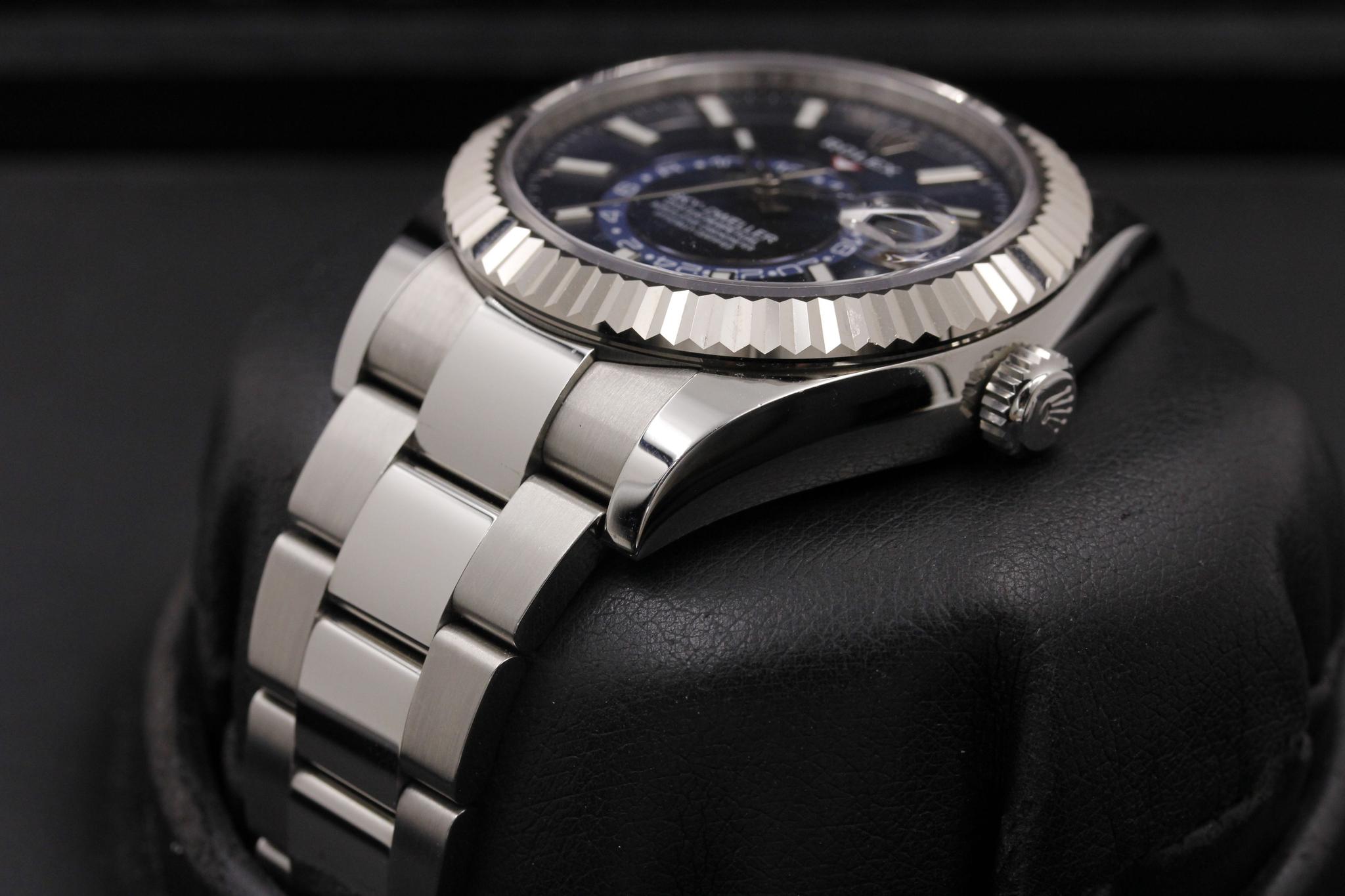 Watch Image 2