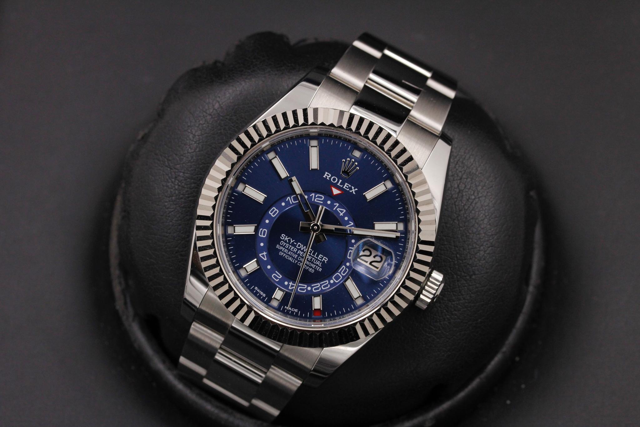 Watch Image 7