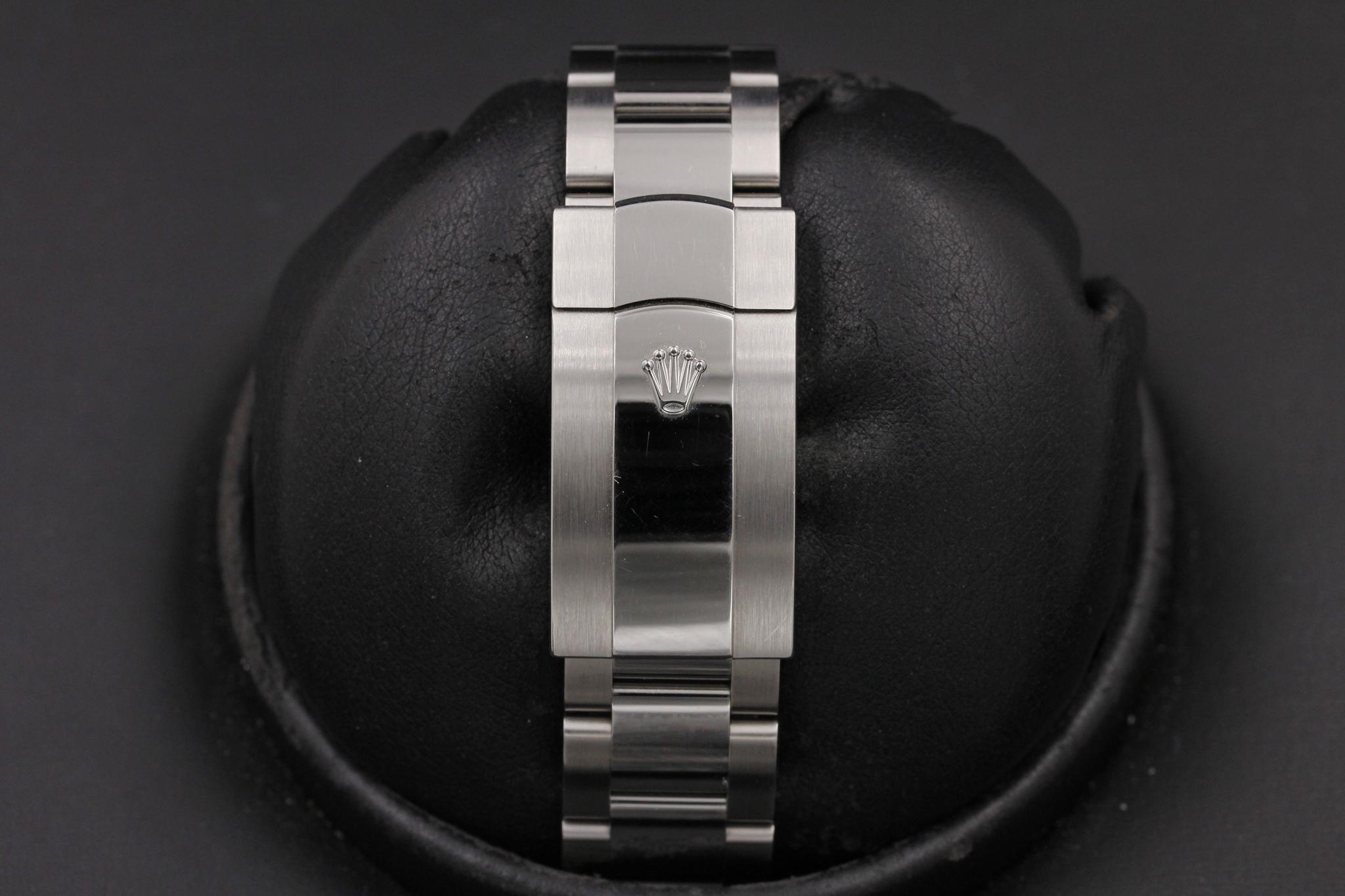 Watch Image 6