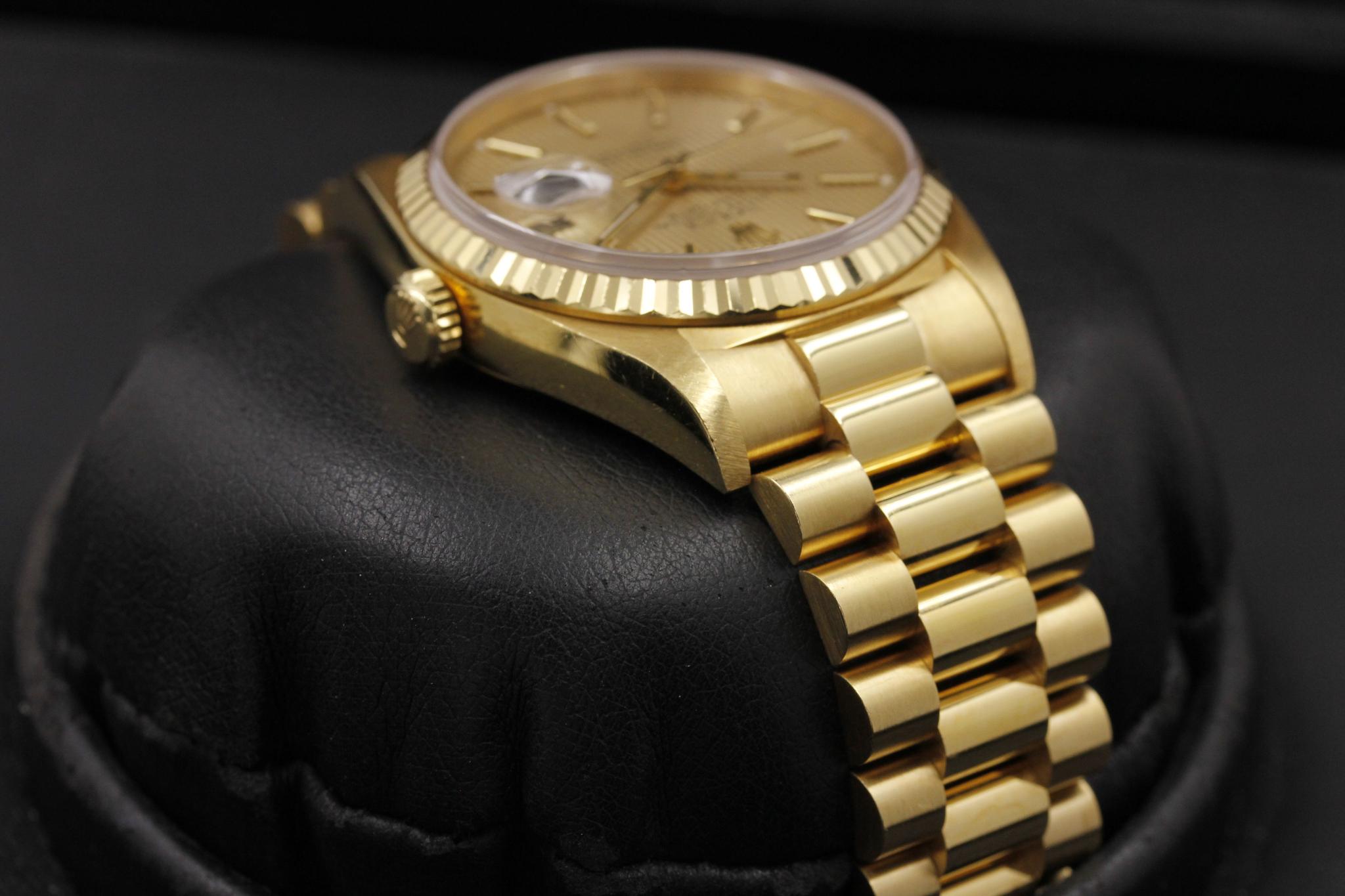 Watch Image 4
