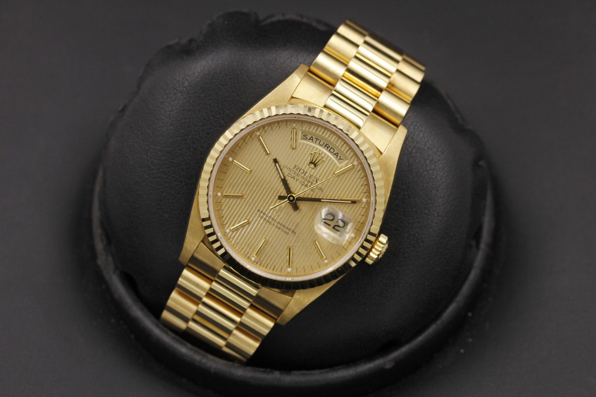 Watch Image 11