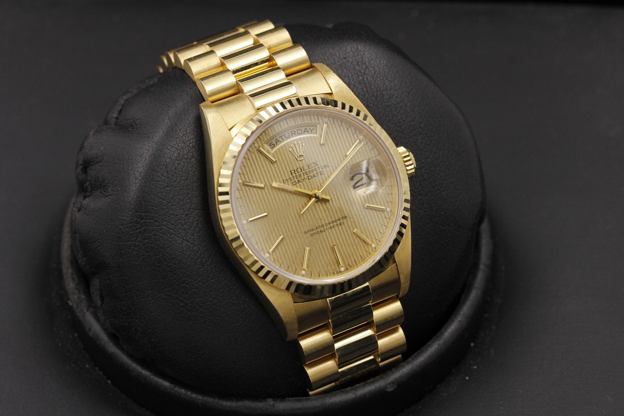 Watch Image 12