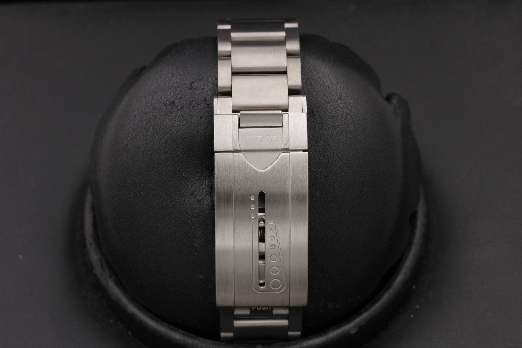 Watch Image 7