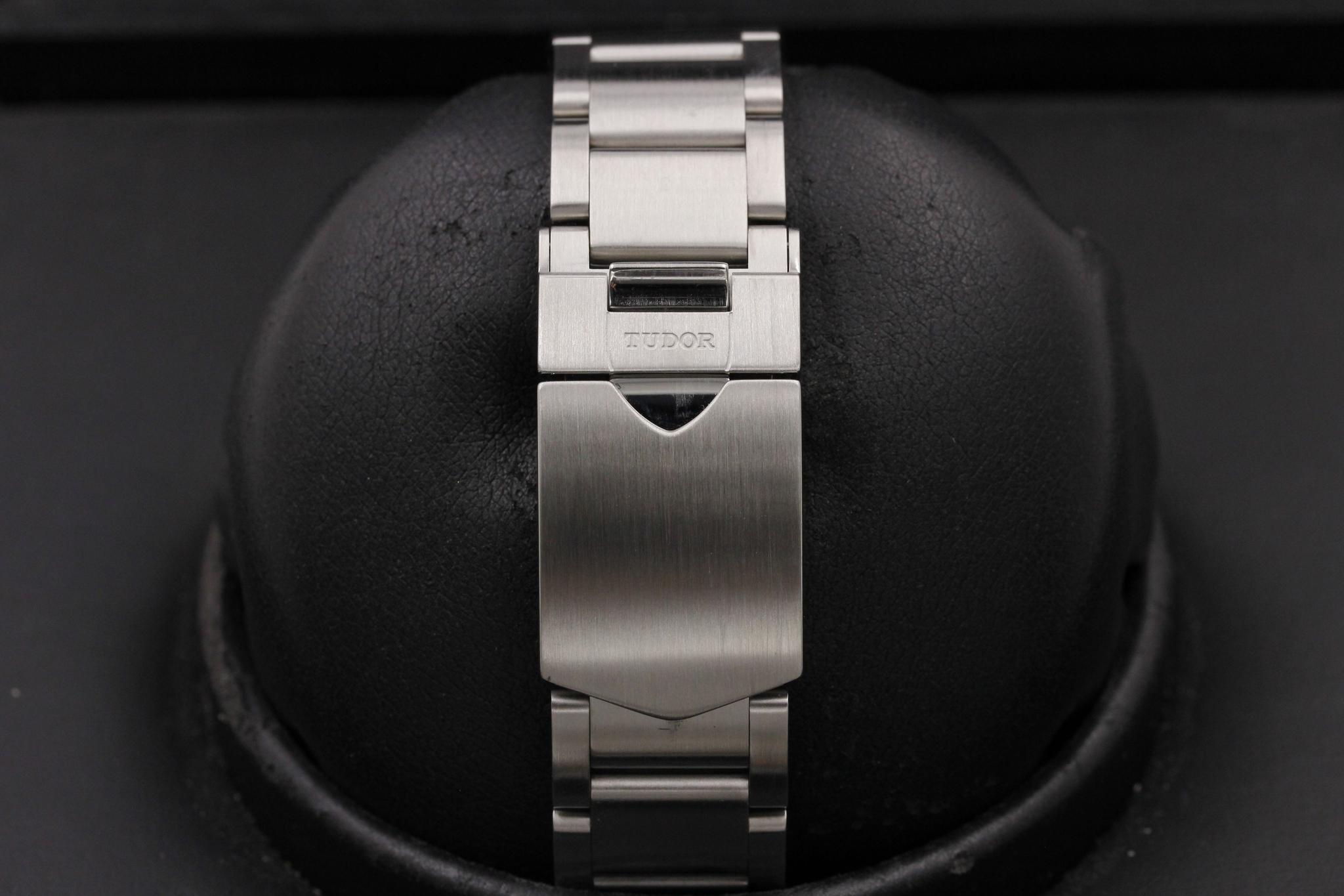 Watch Image 8