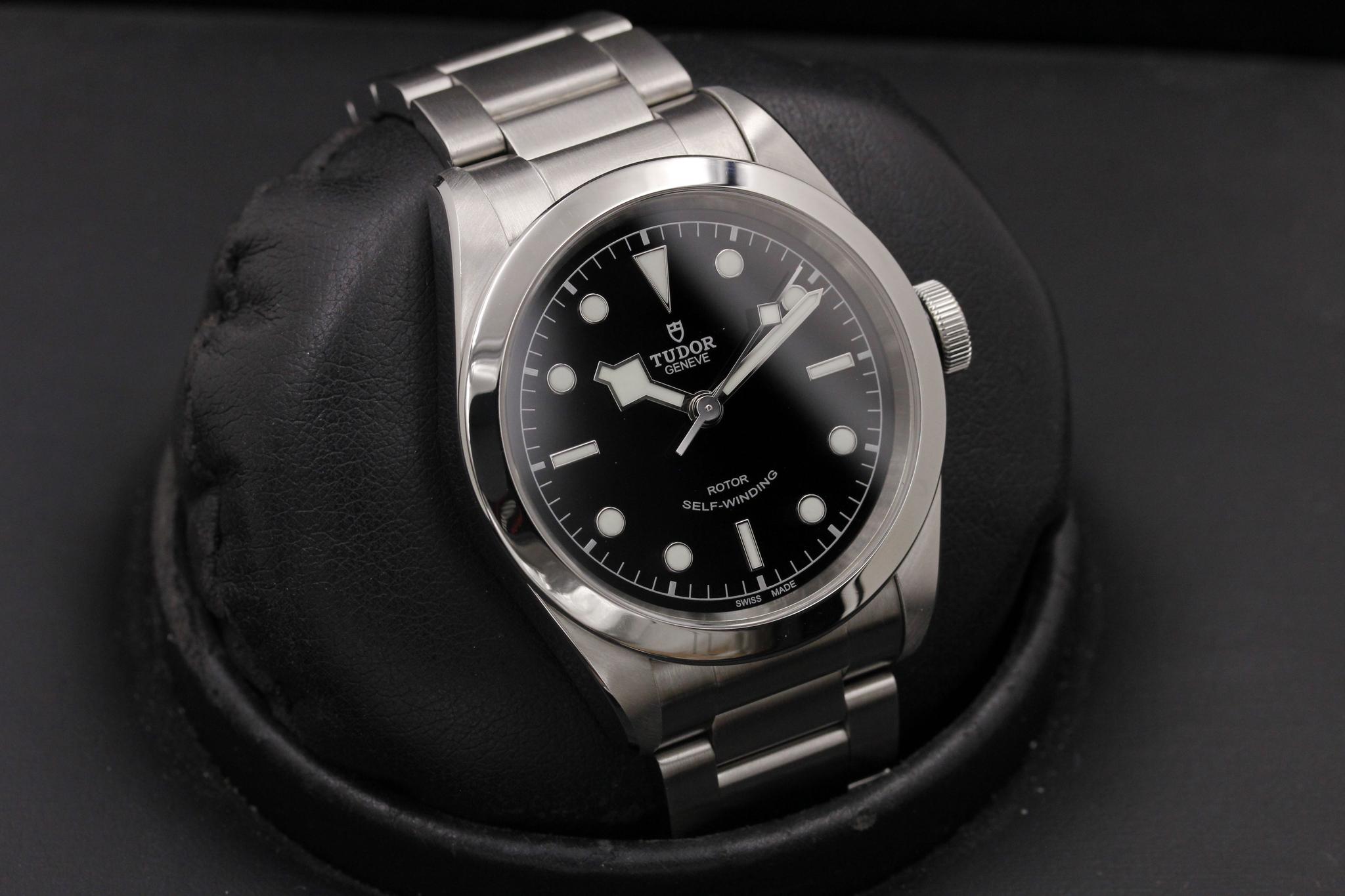 Watch Image 10