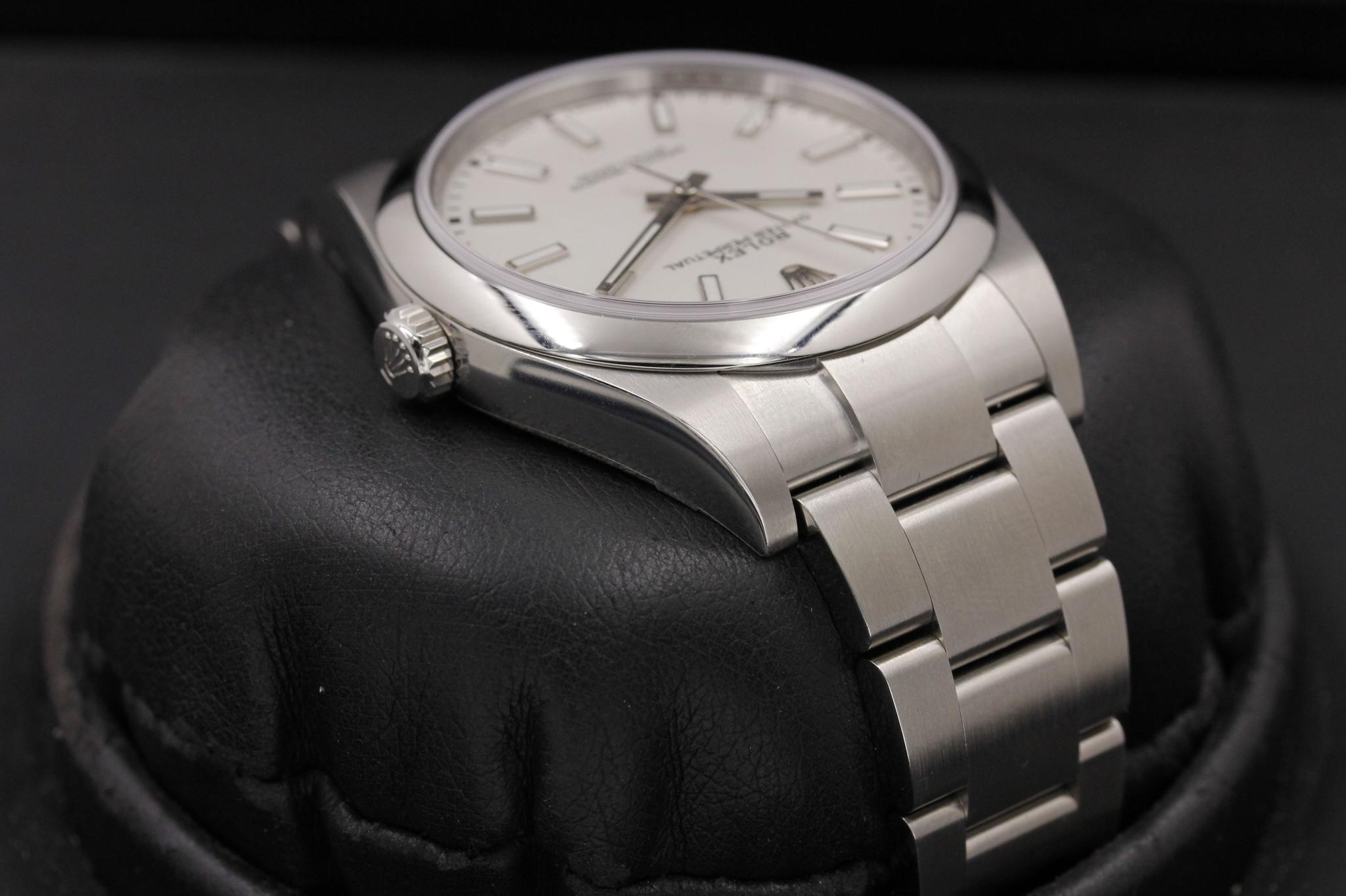 Watch Image 4