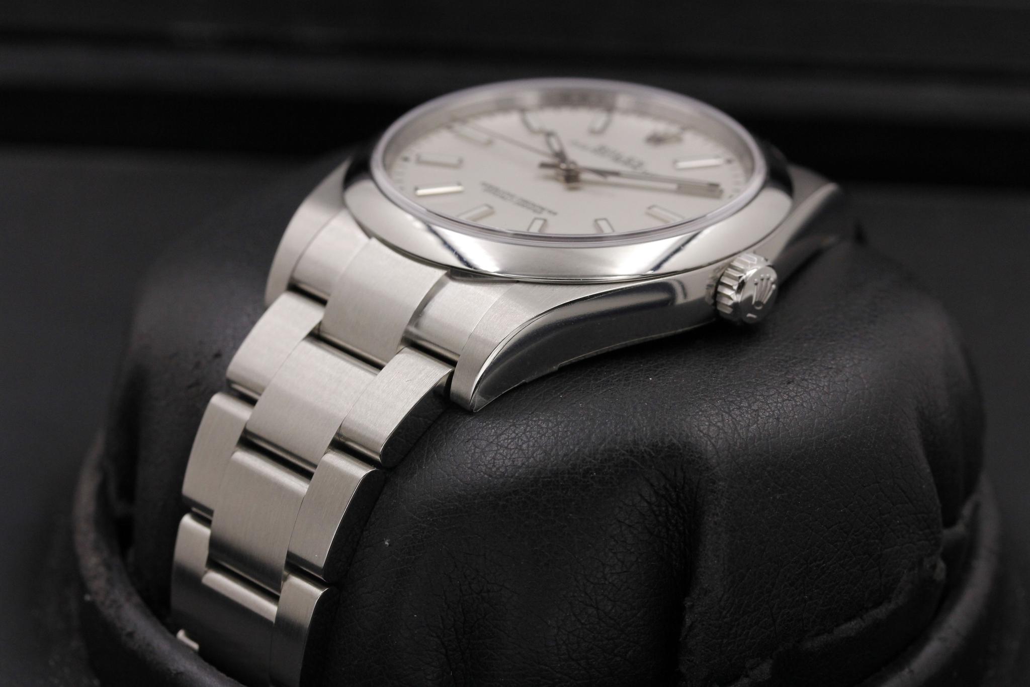 Watch Image 2