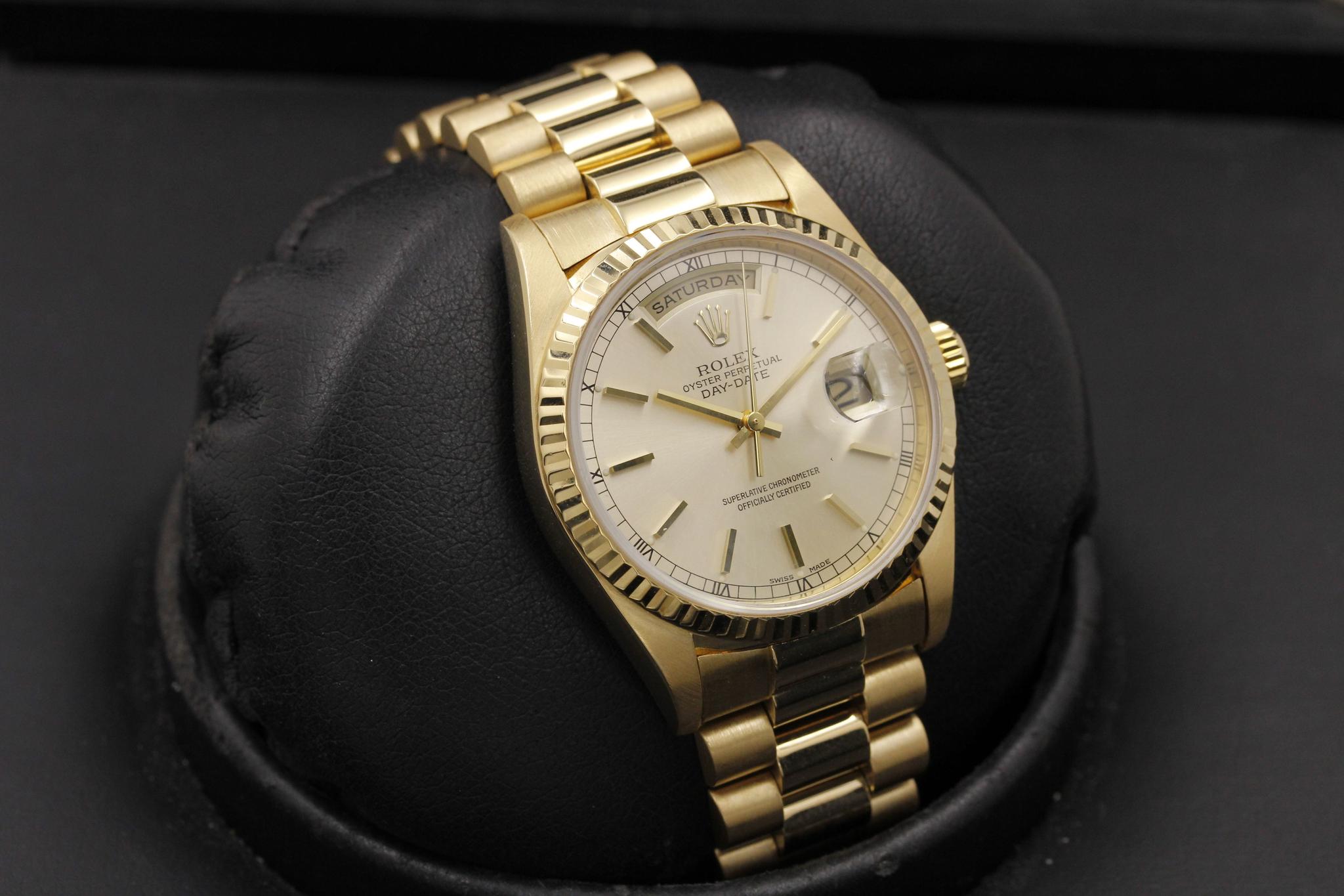 Watch Image 12