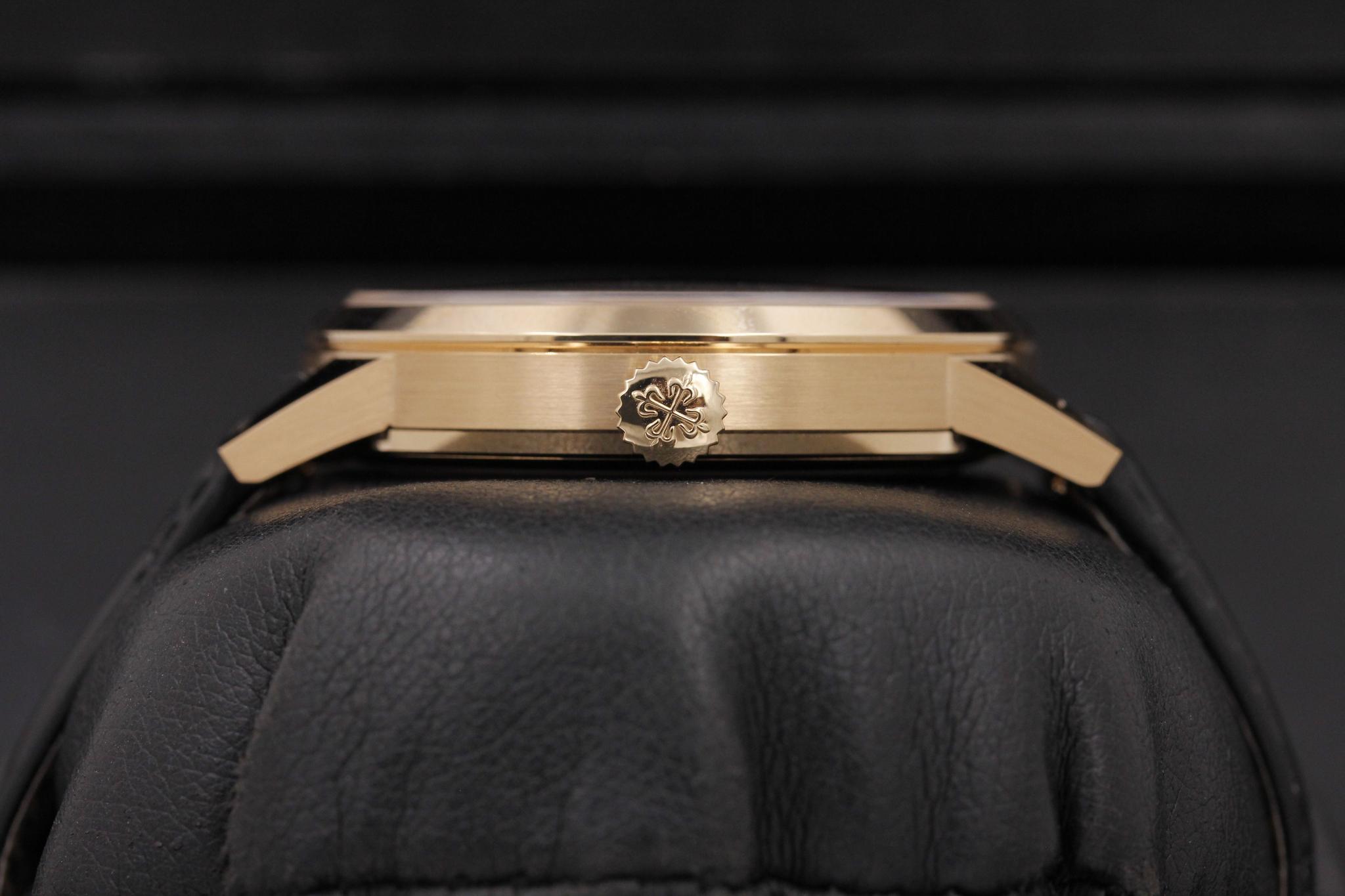 Watch Image 3