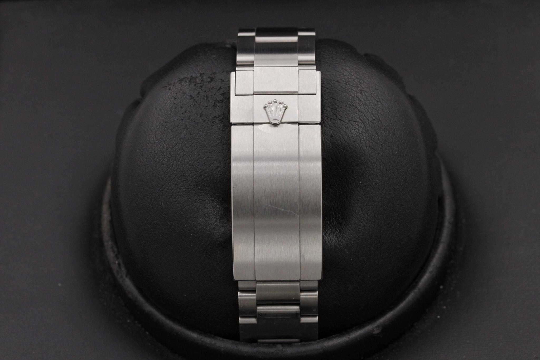 Watch Image 7