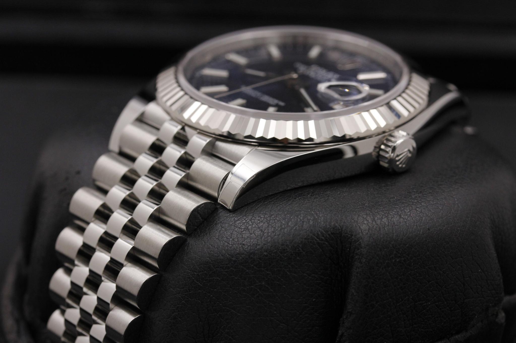 Watch Image 2