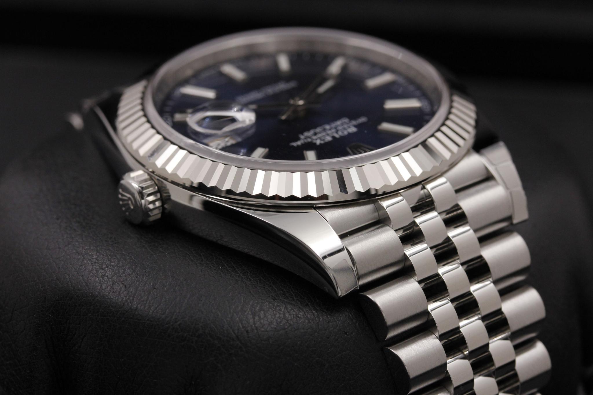 Watch Image 4