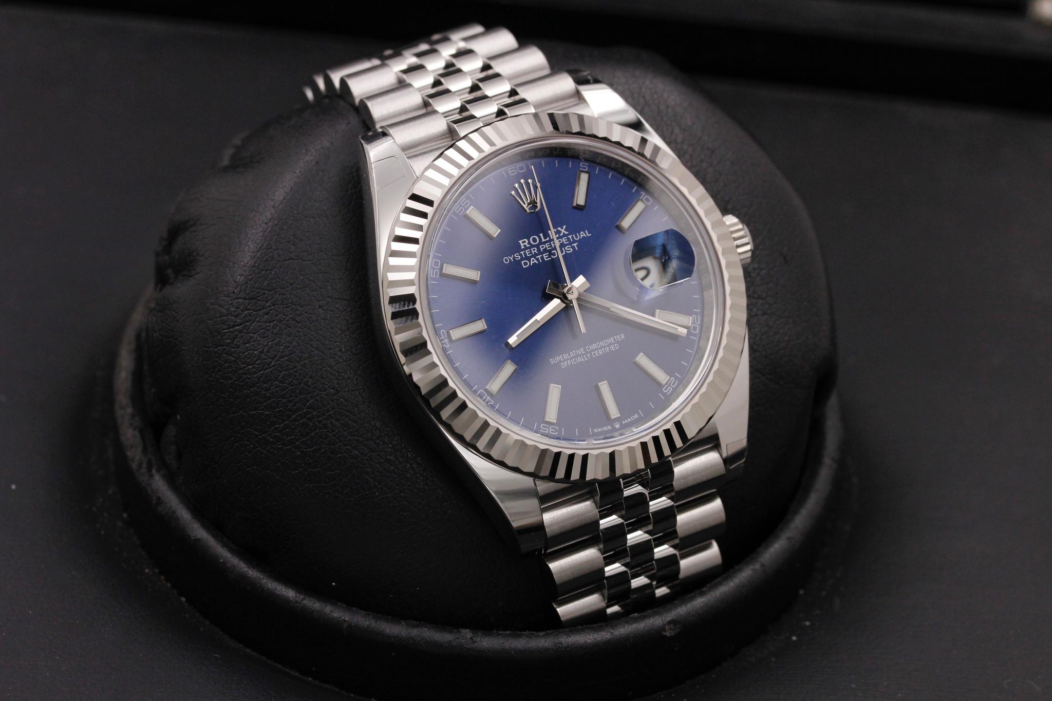 Watch Image 10