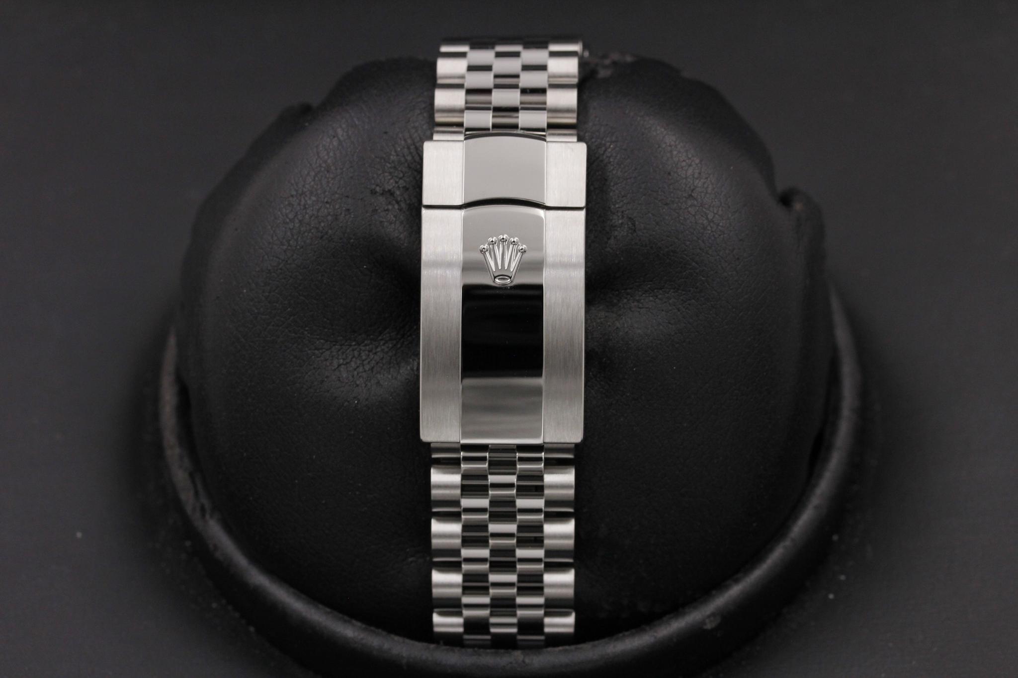Watch Image 8
