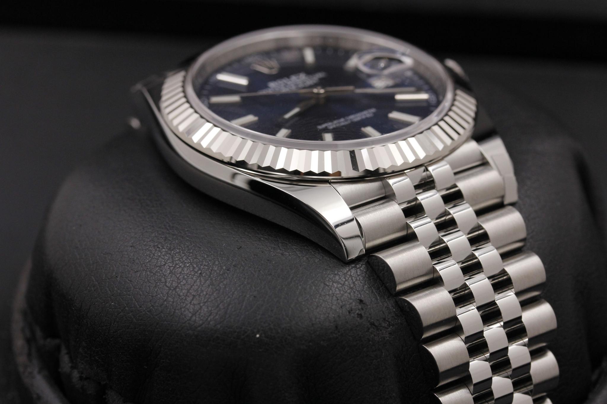 Watch Image 6
