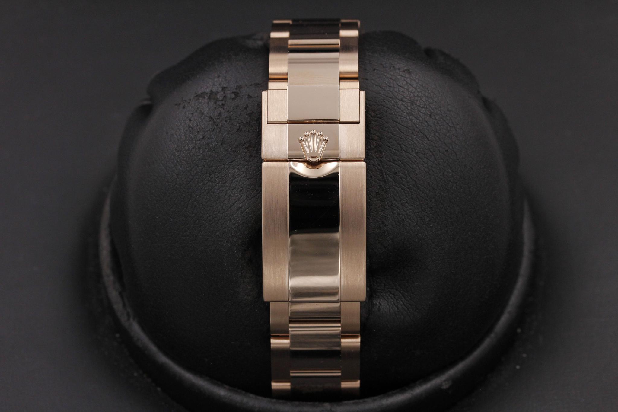 Watch Image 8
