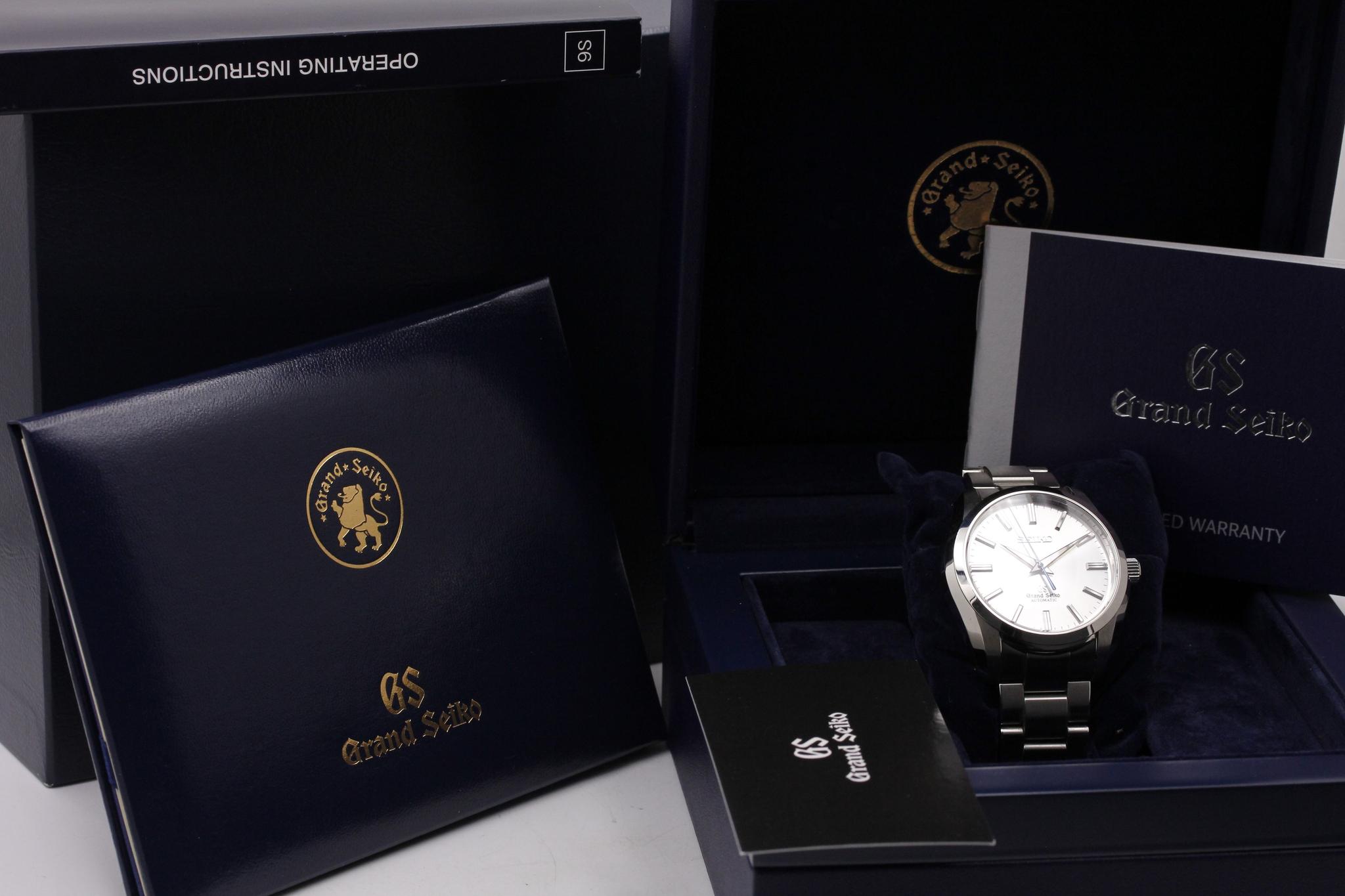Watch Image 11