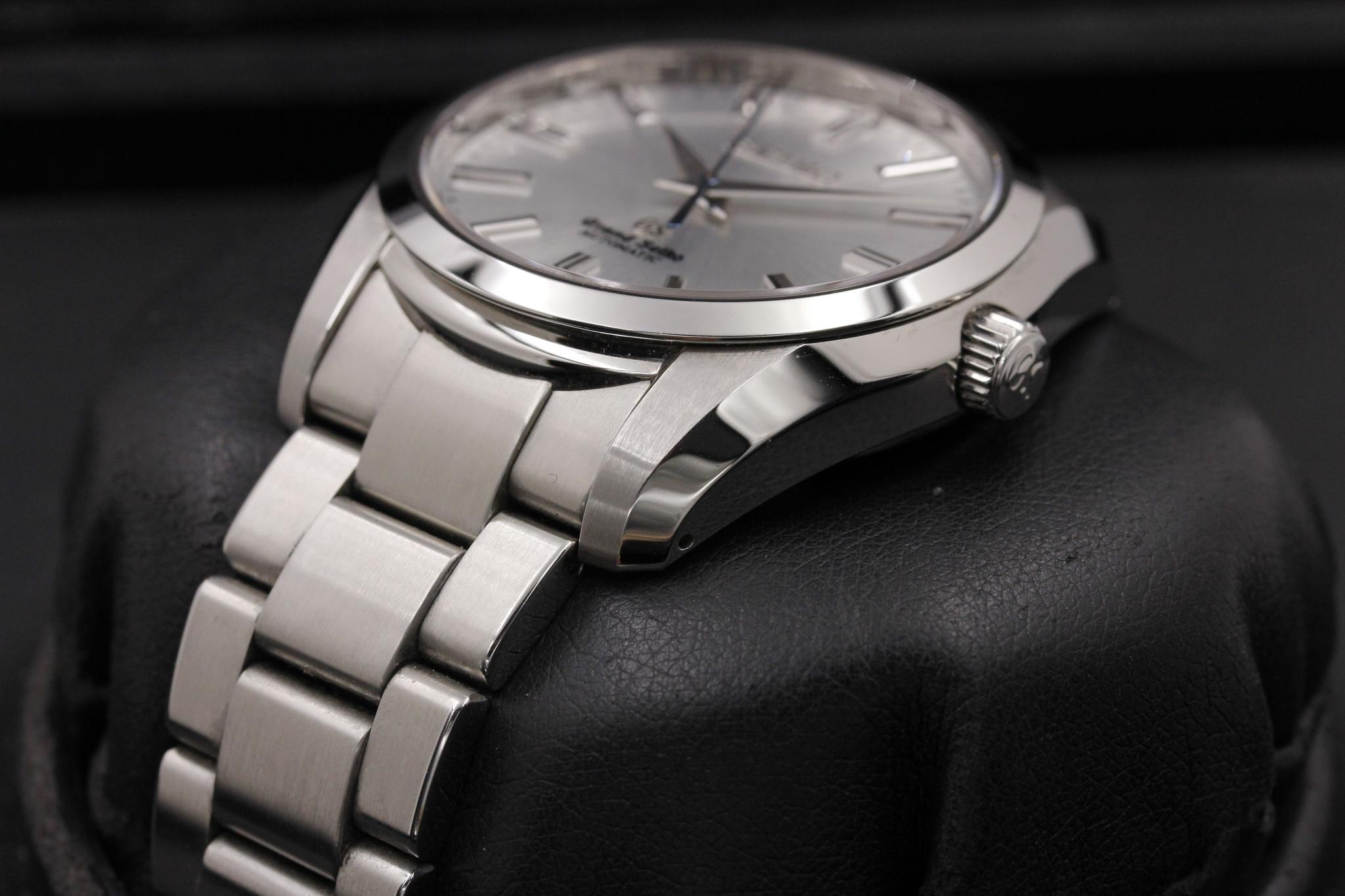 Watch Image 2