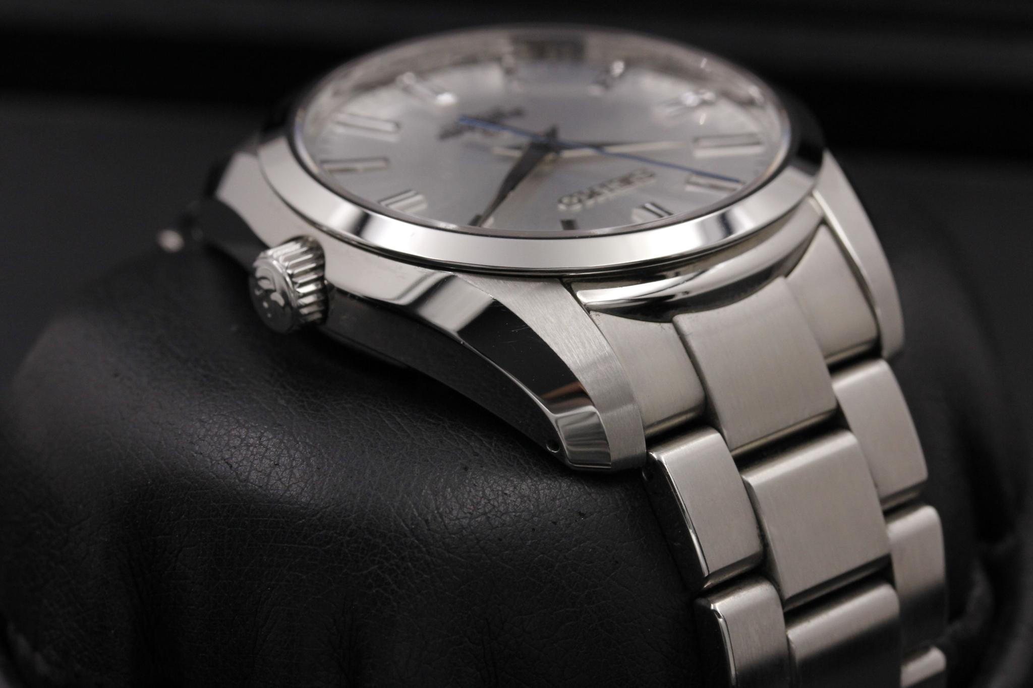 Watch Image 4