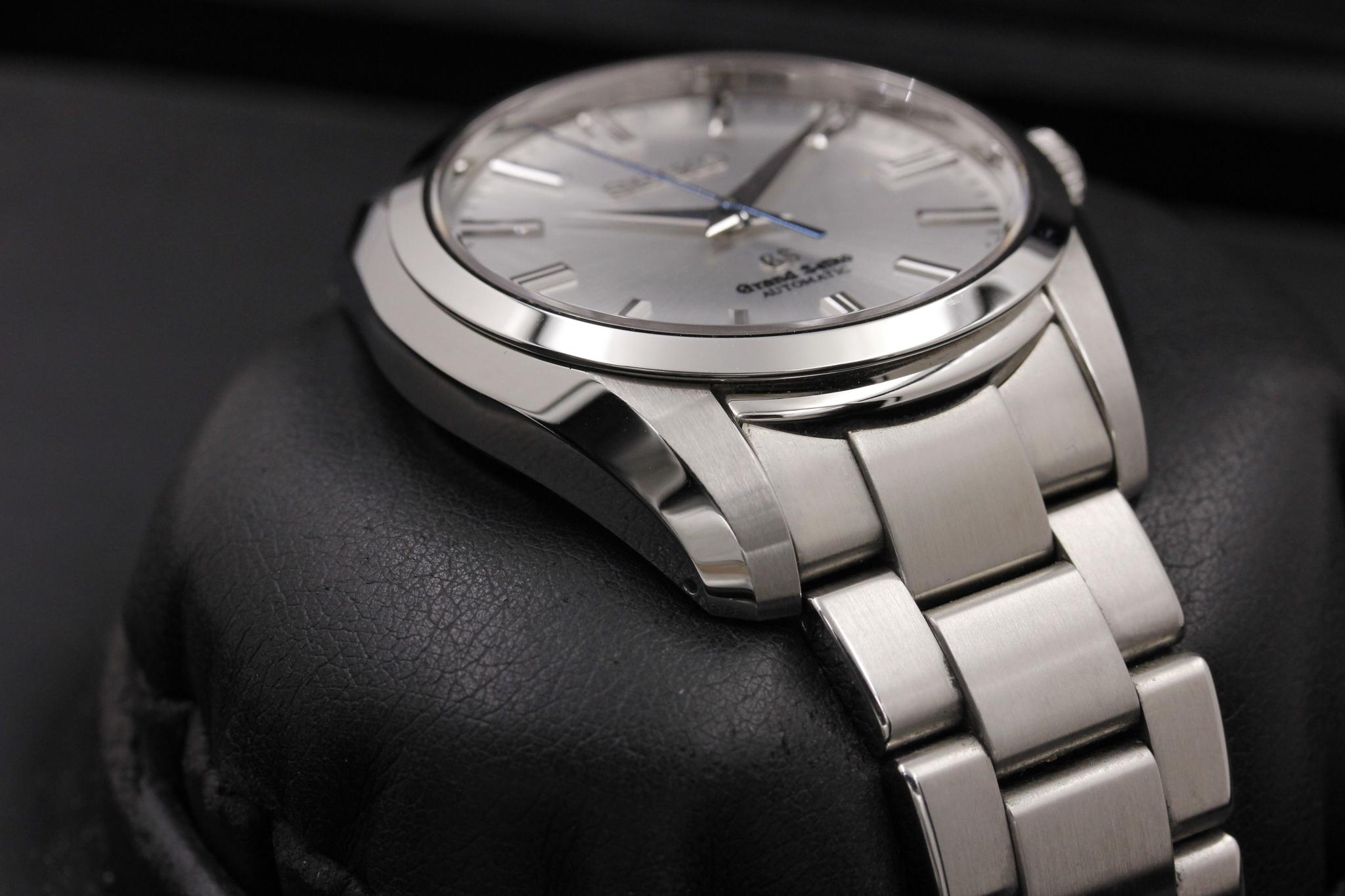Watch Image 6