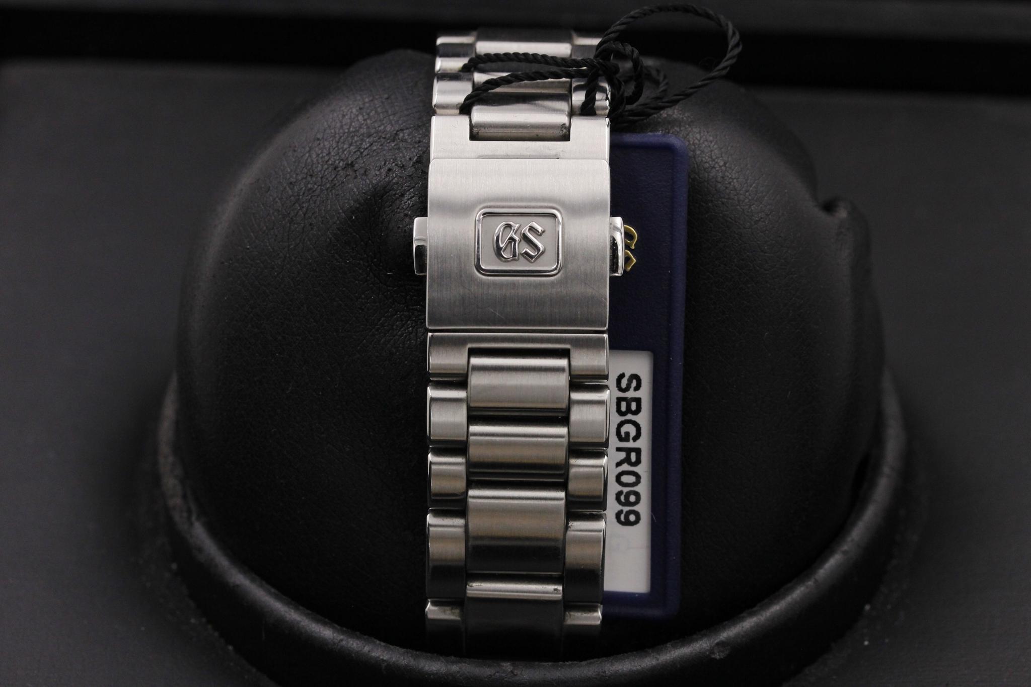 Watch Image 7