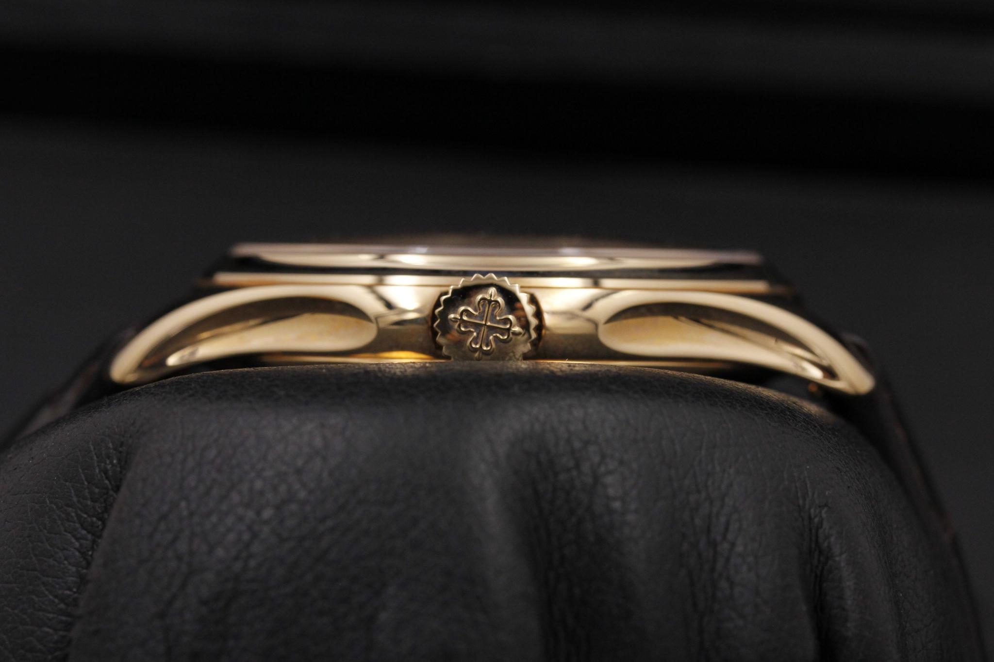 Watch Image 3