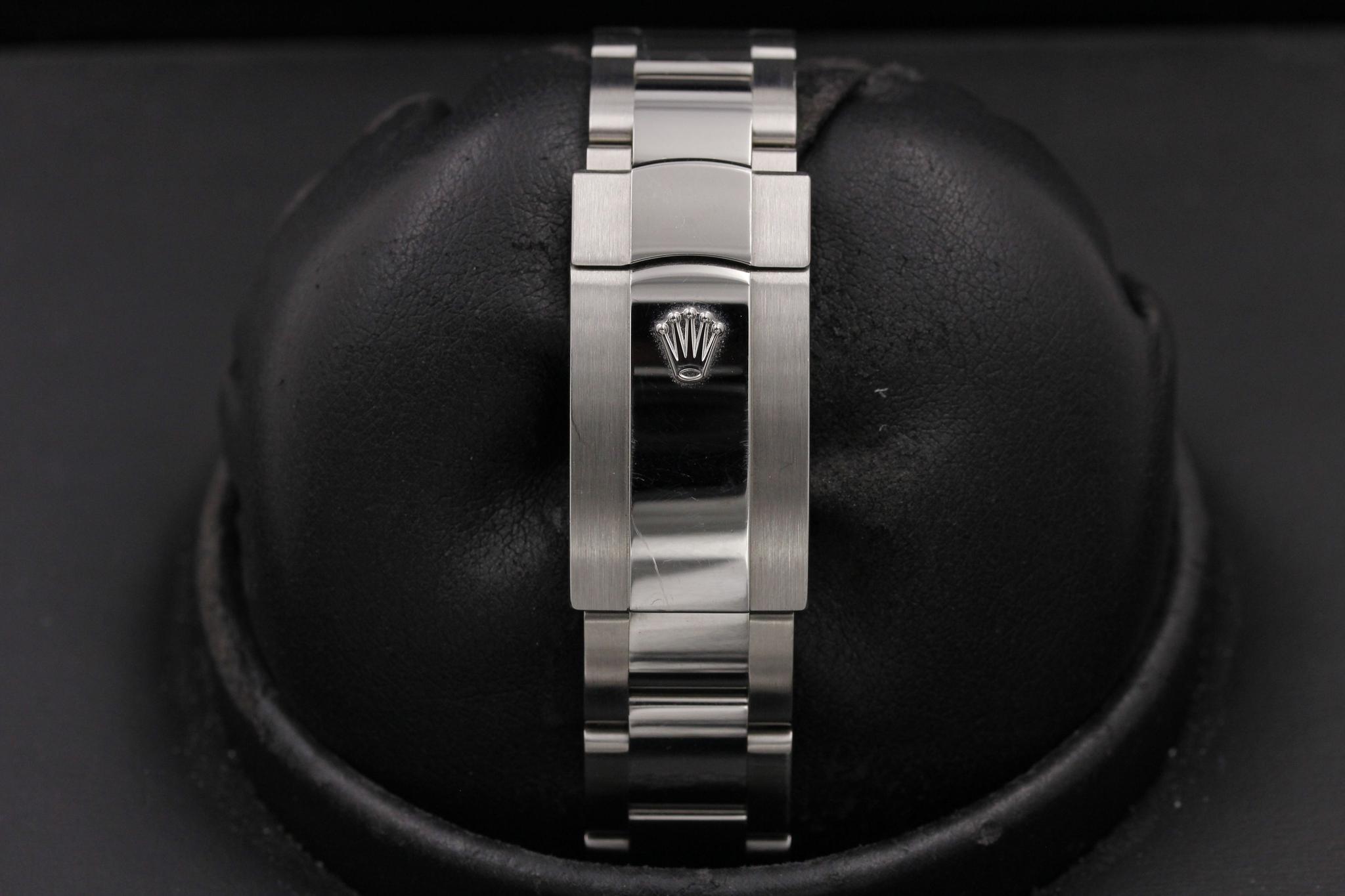 Watch Image 7