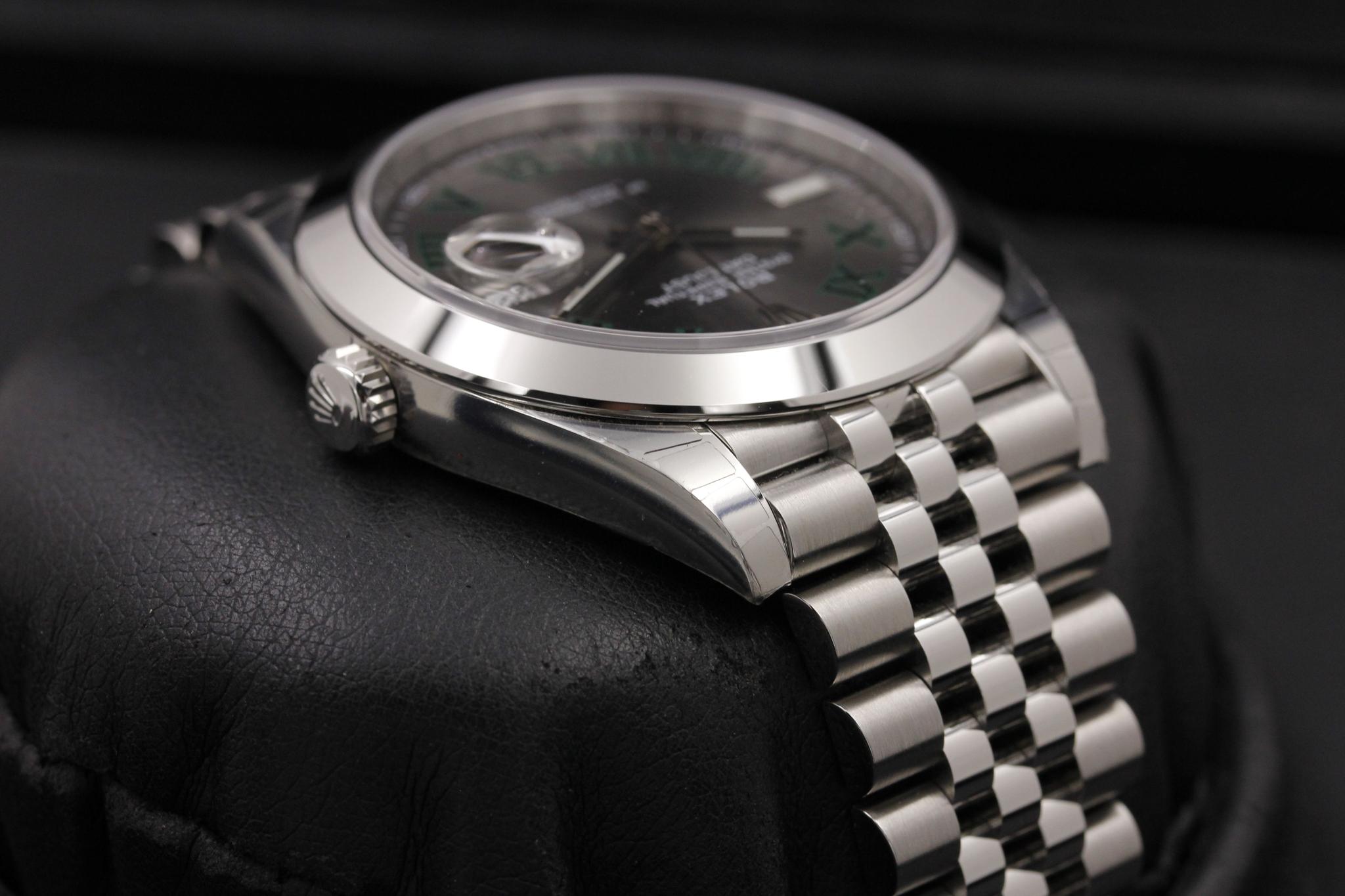 Watch Image 4