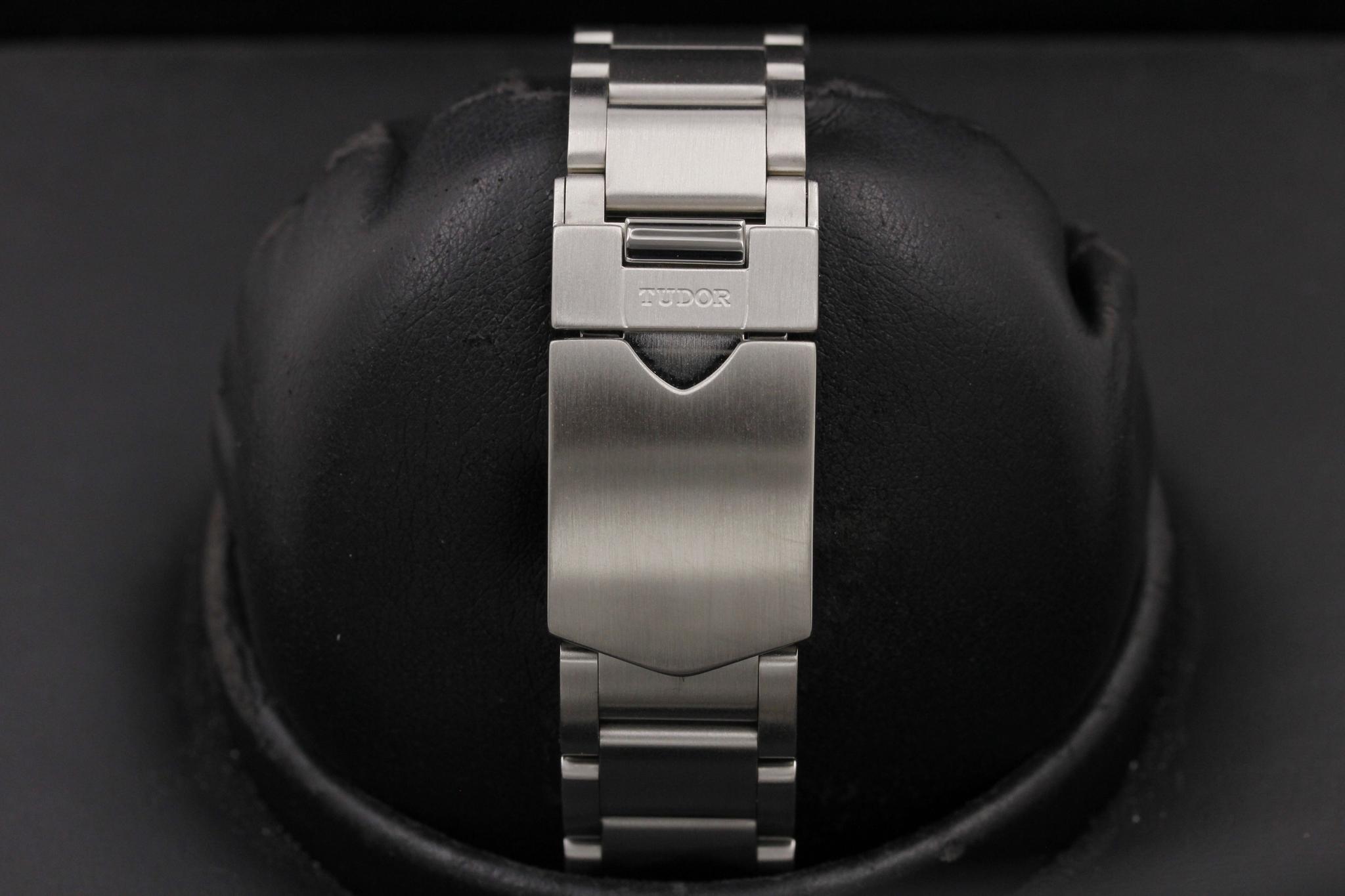 Watch Image 8