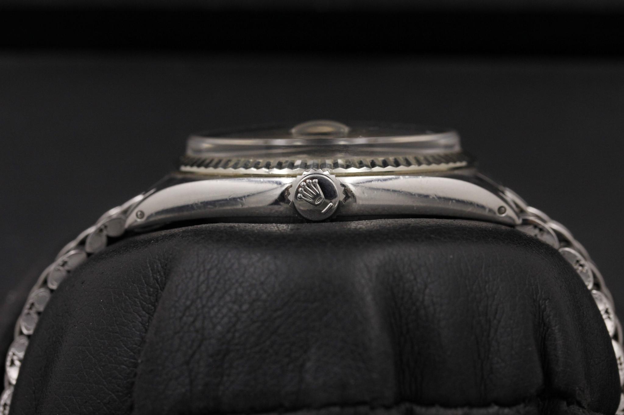 Watch Image 4