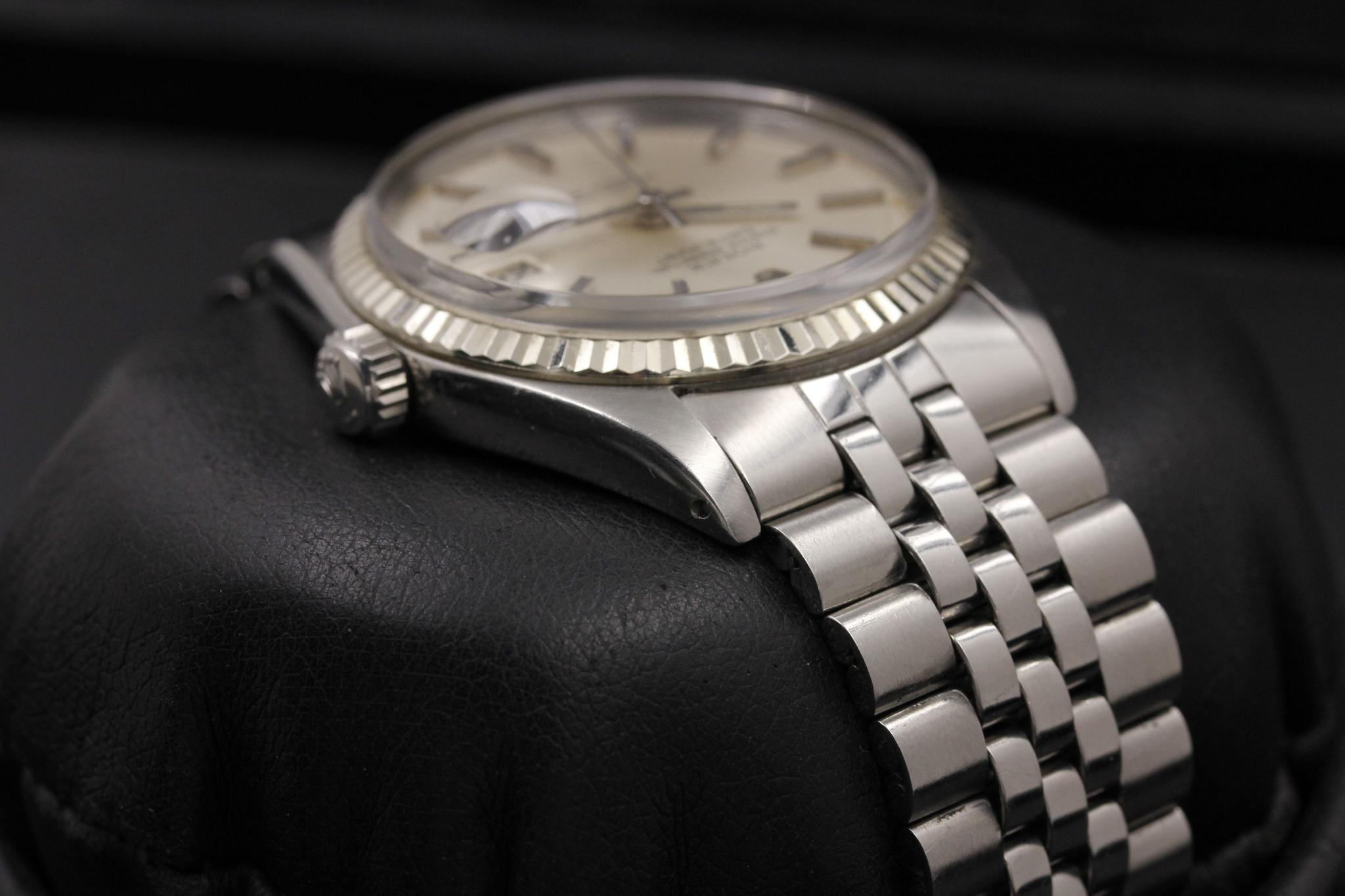 Watch Image 5