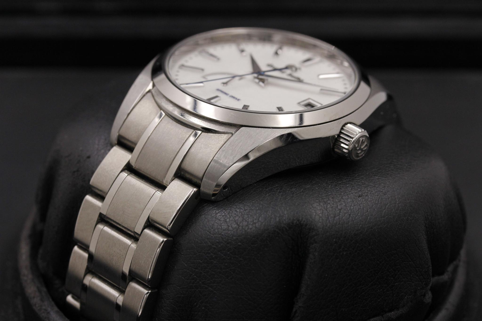 Watch Image 2