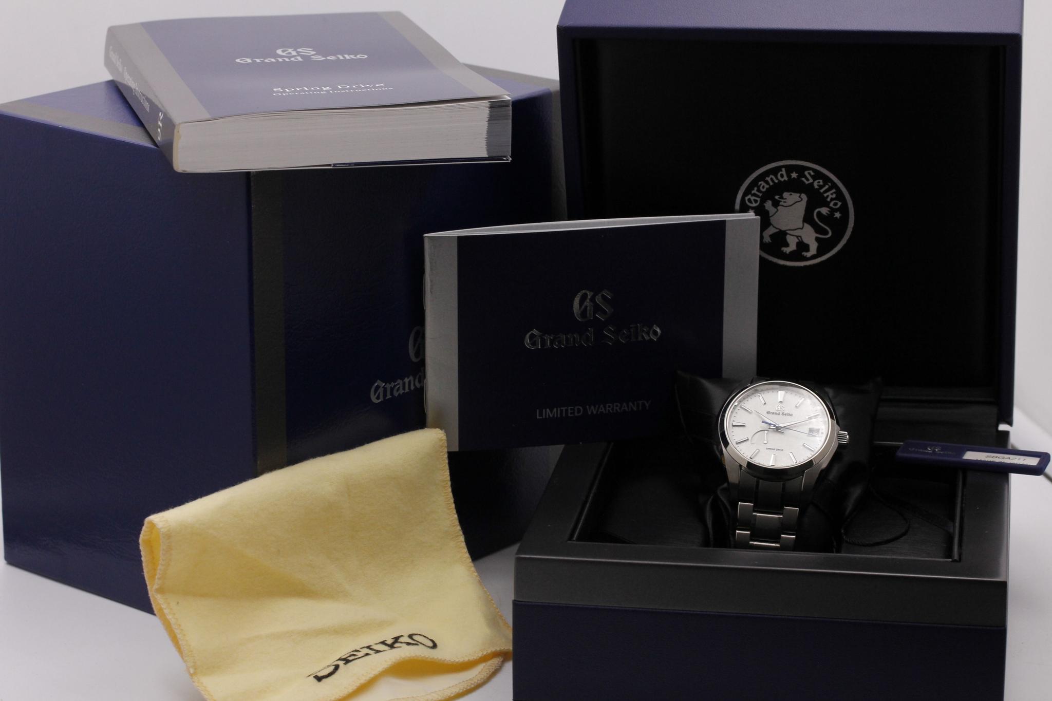 Watch Image 12