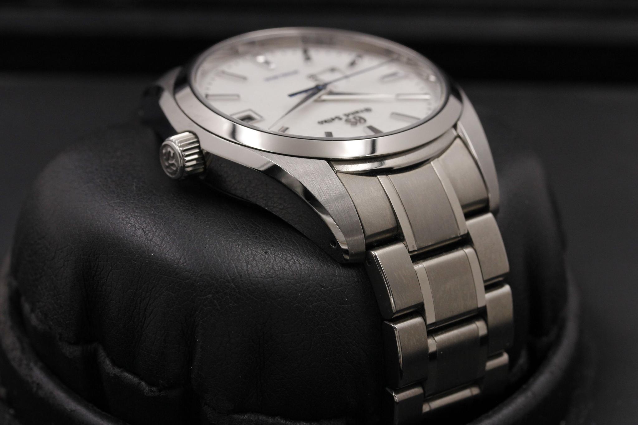 Watch Image 4