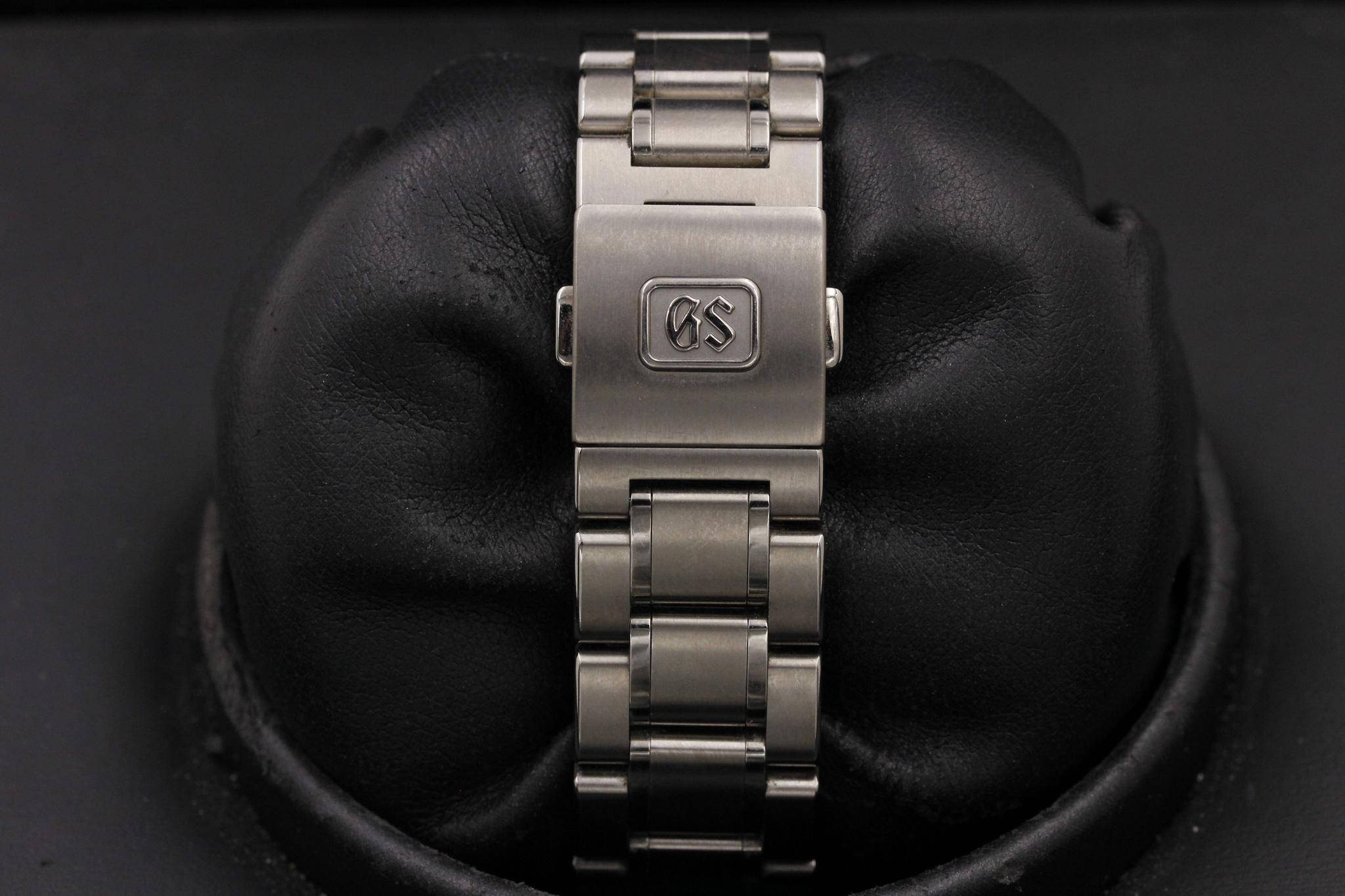 Watch Image 8