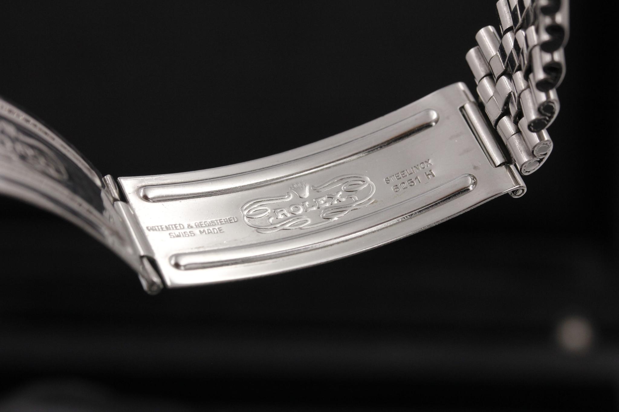 Watch Image 11