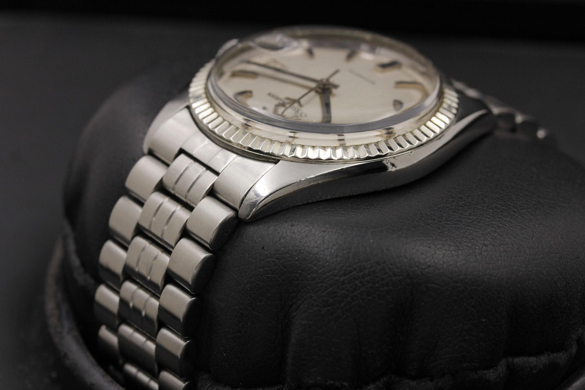 Watch Image 5