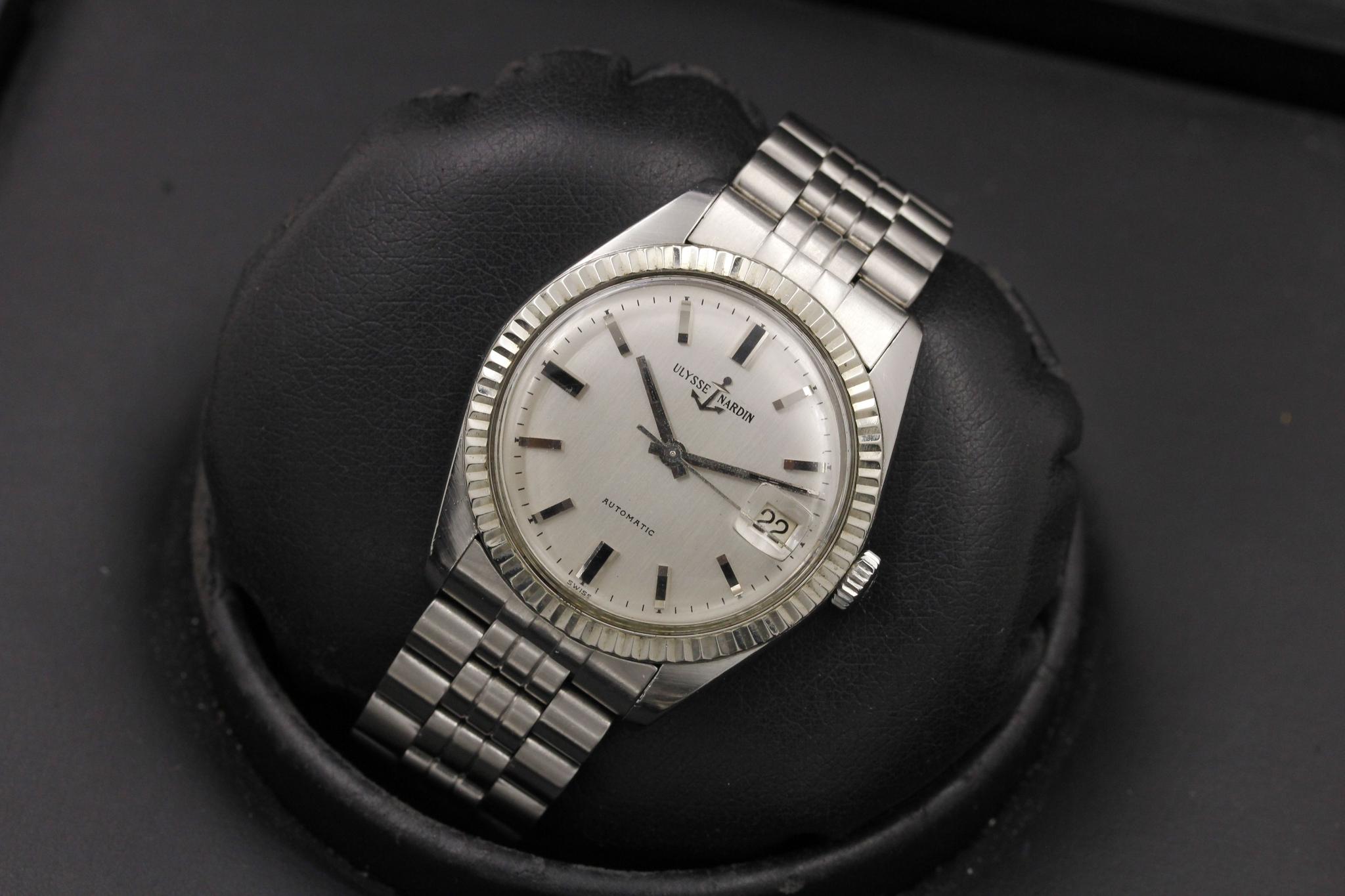 Watch Image 10