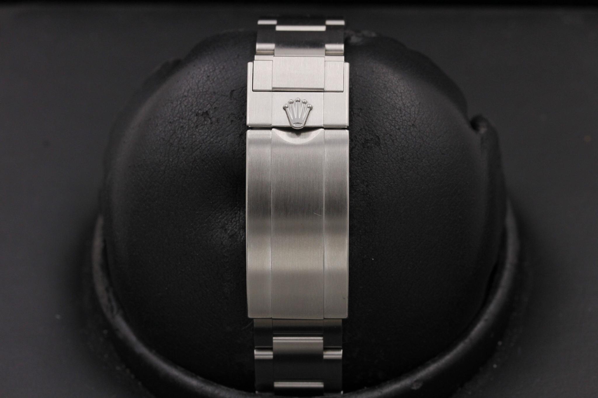 Watch Image 8