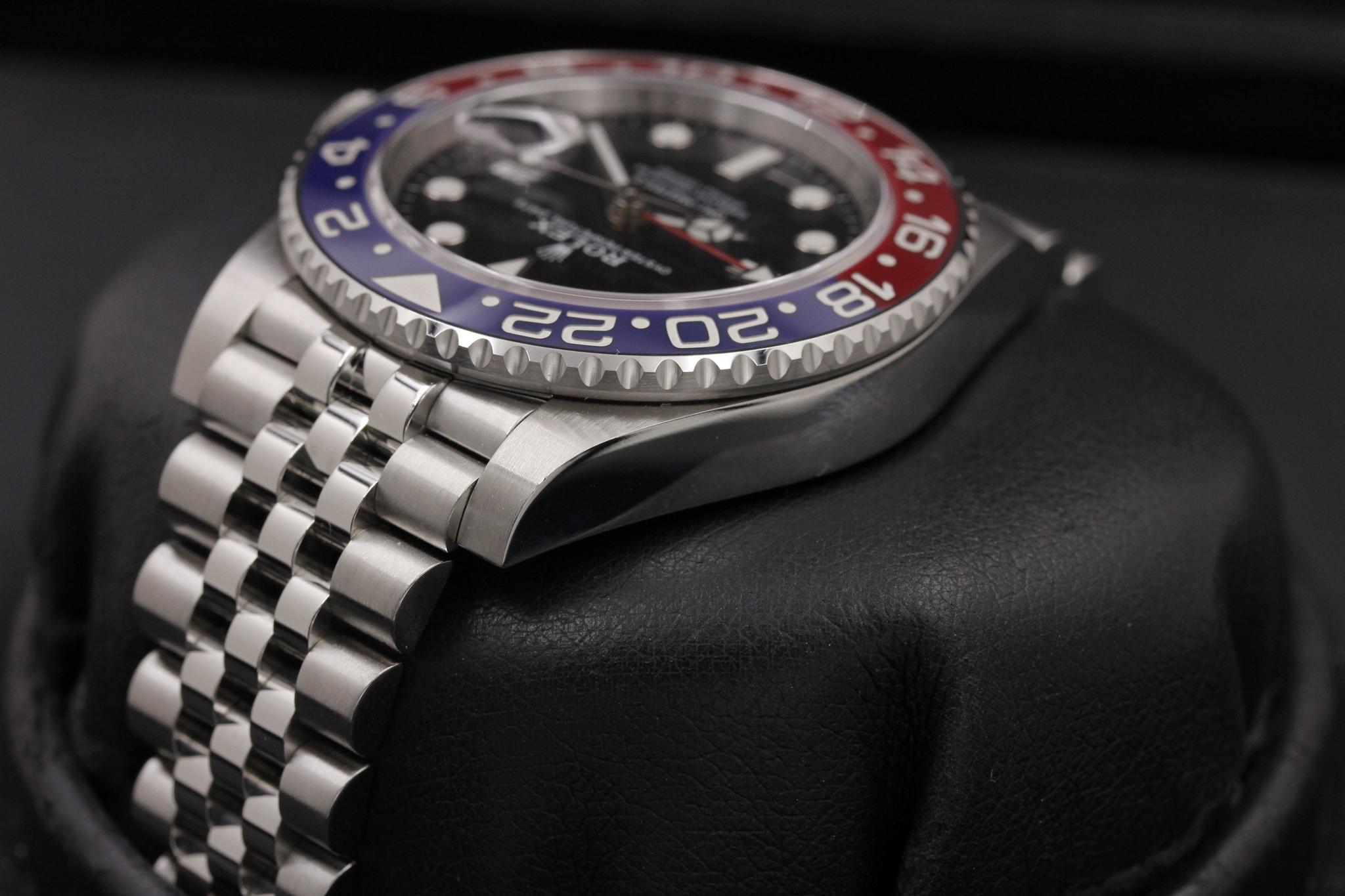 Watch Image 5