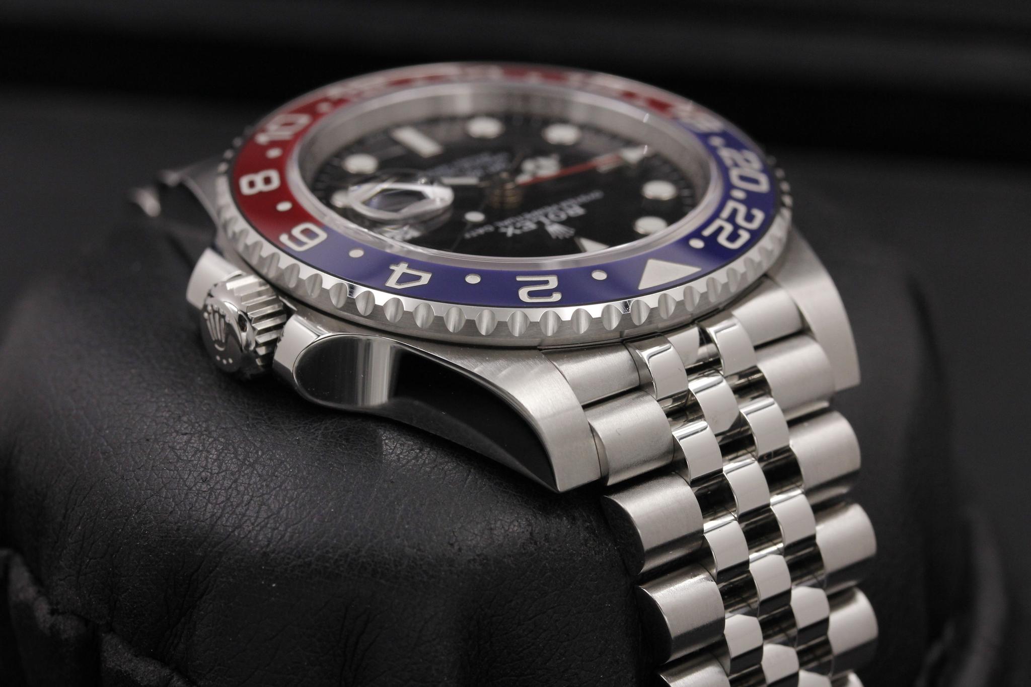 Watch Image 4