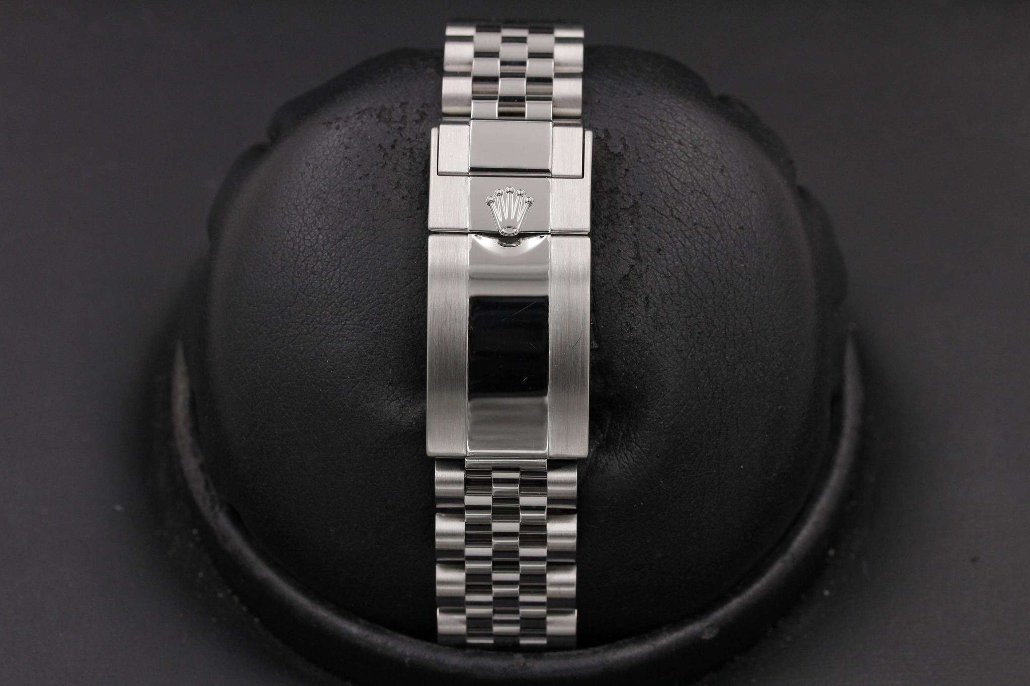 Watch Image 8