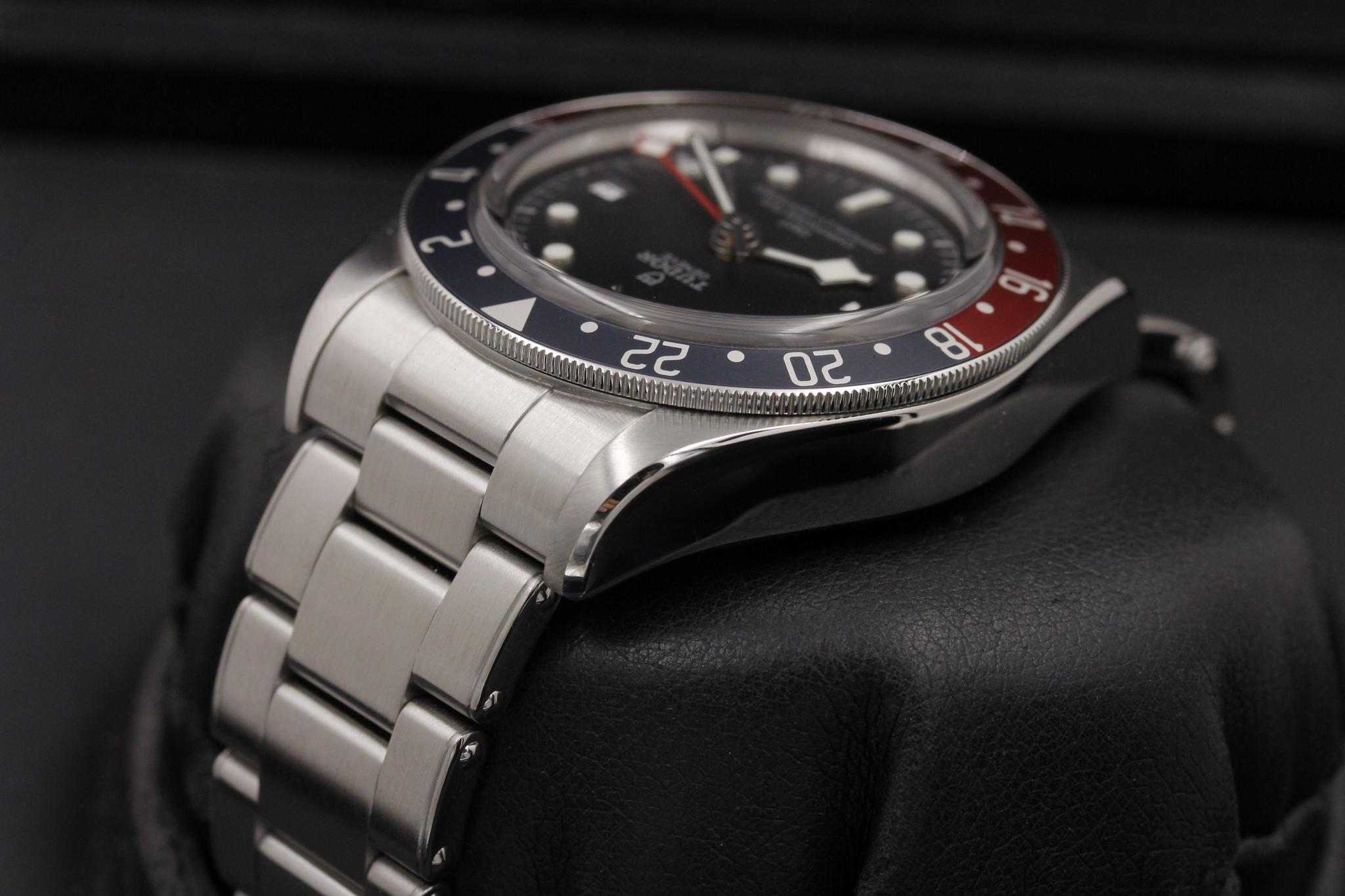 Watch Image 5