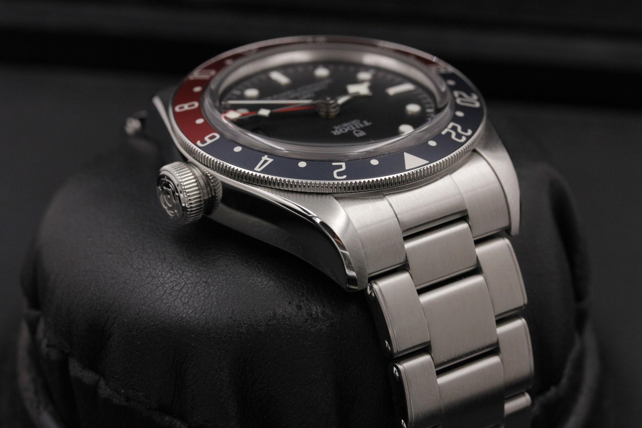 Watch Image 4
