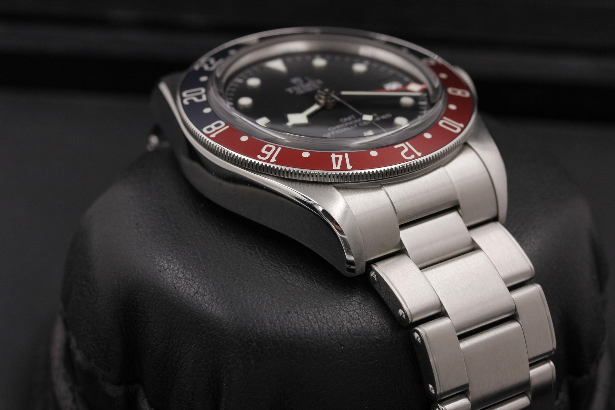 Watch Image 6