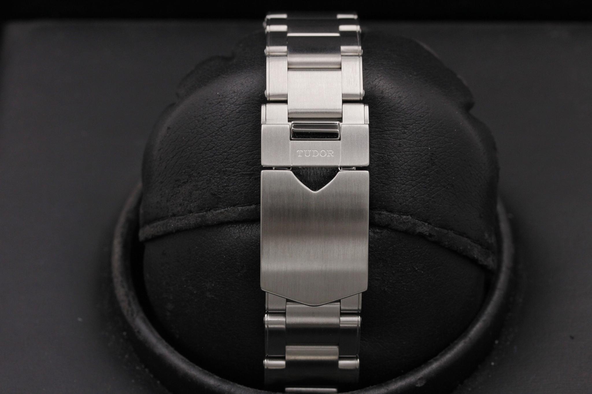Watch Image 8